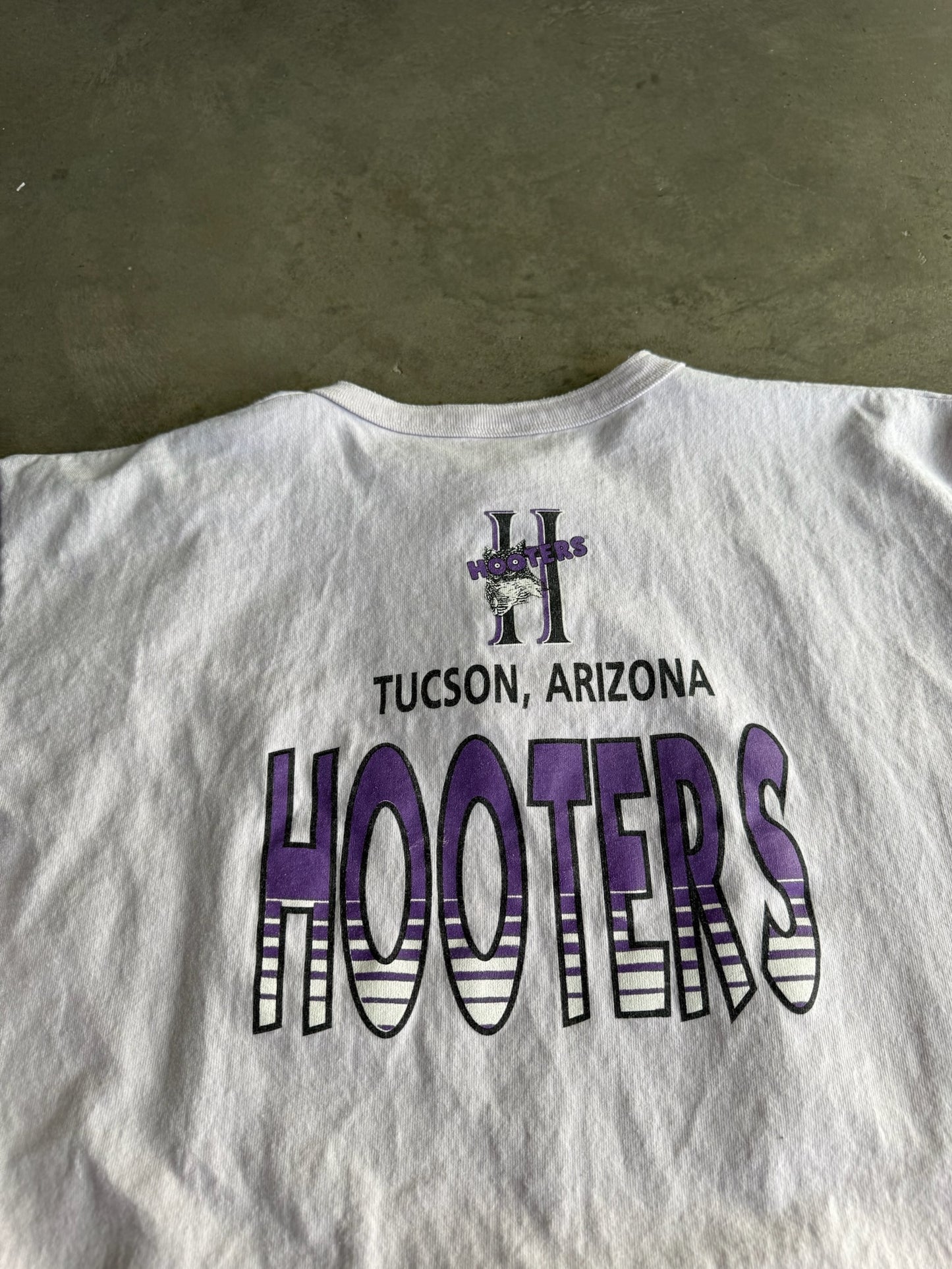 (XL) Hooters Henley Tee