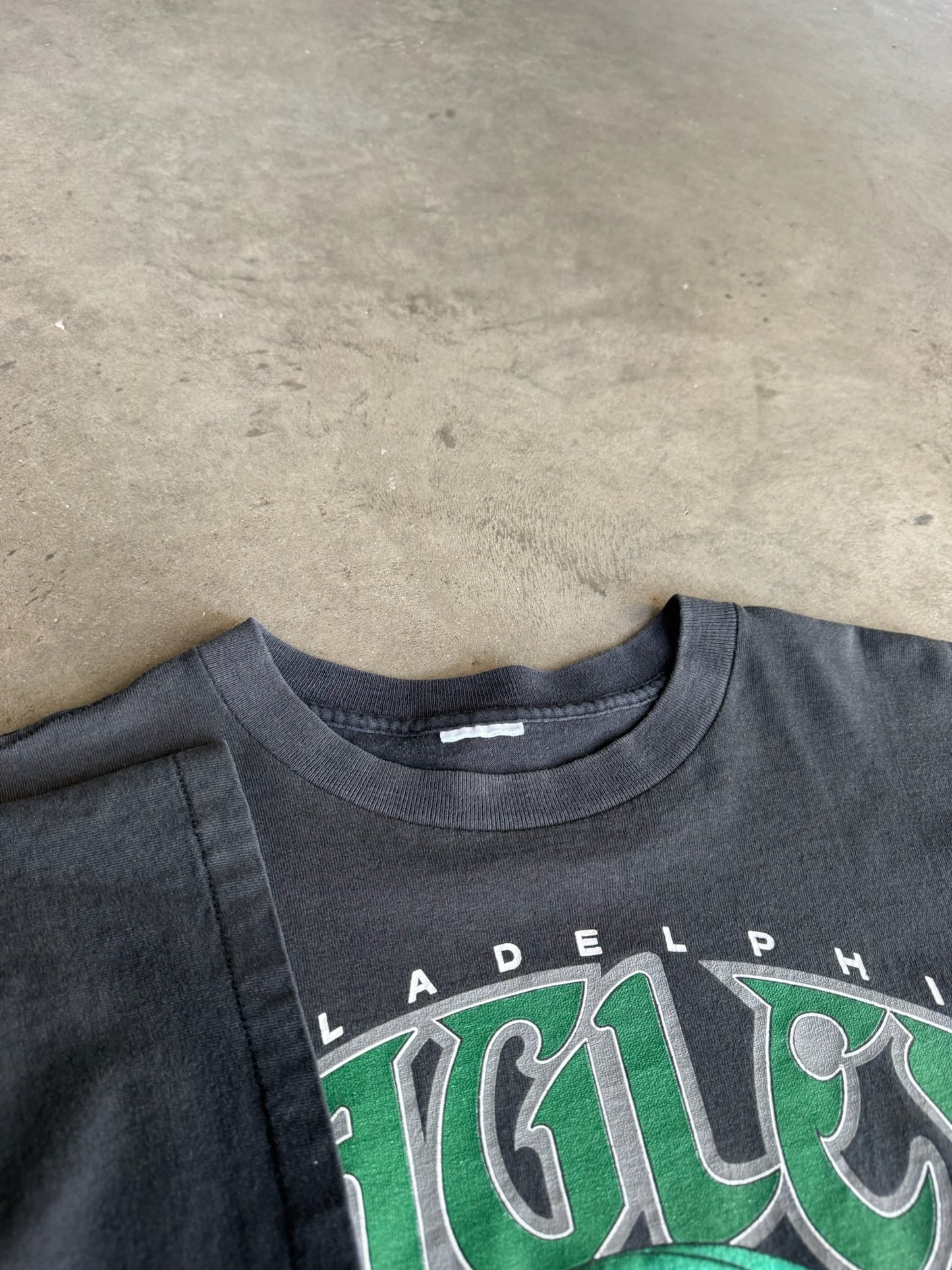 (L) Philadelphia Eagles Tee