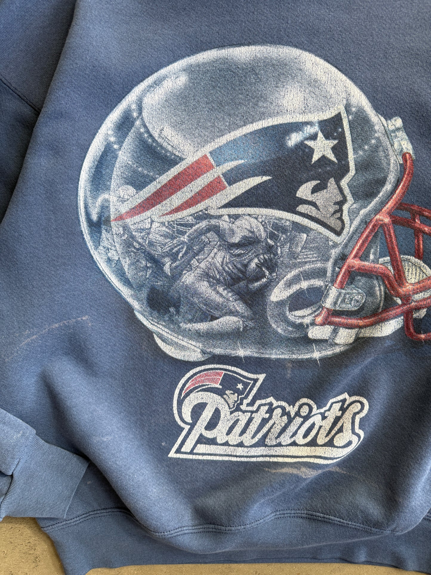 (XL) New England Patriots Helmet Crew