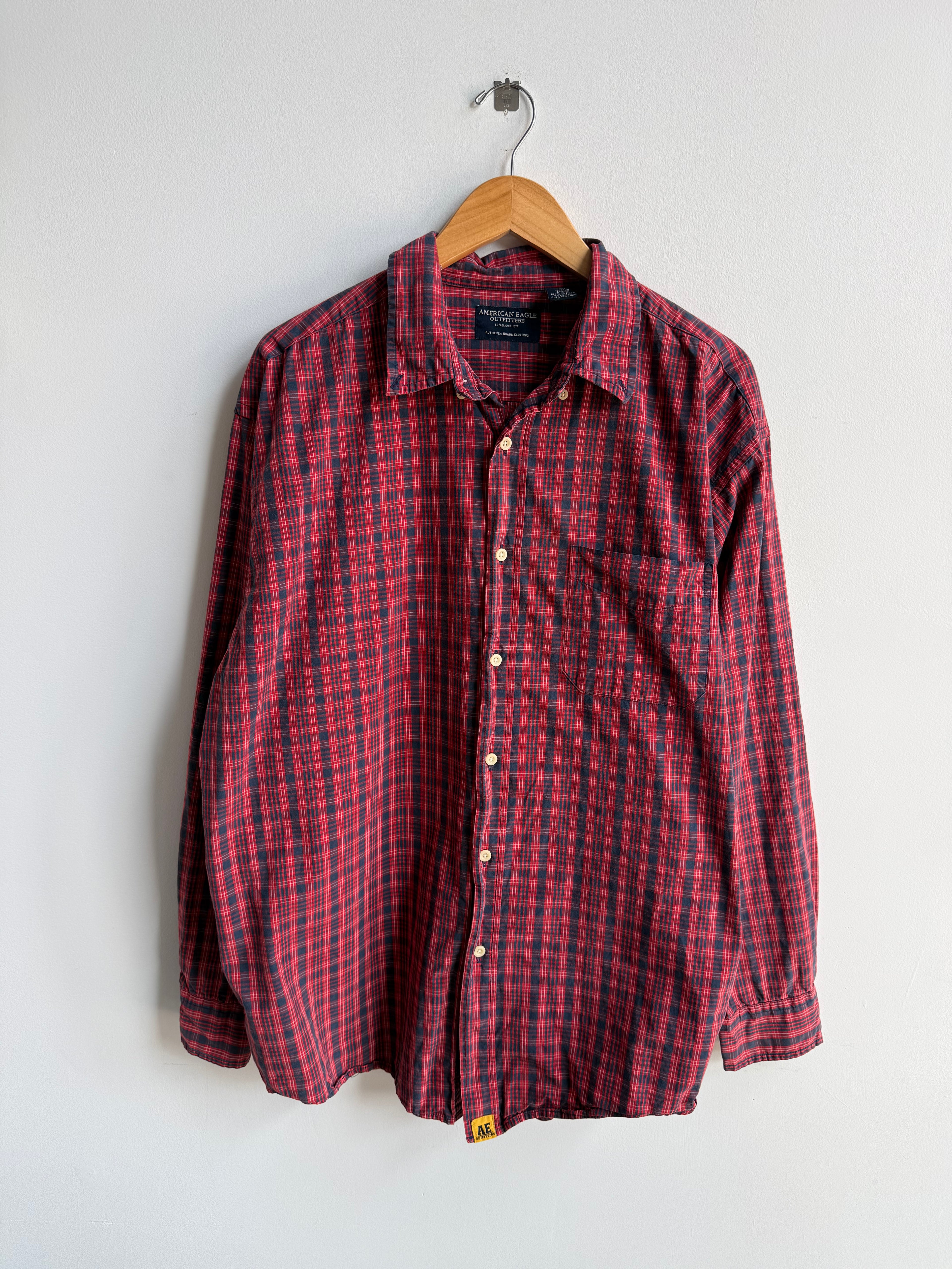 (L) American Eagle Button Up Shirt