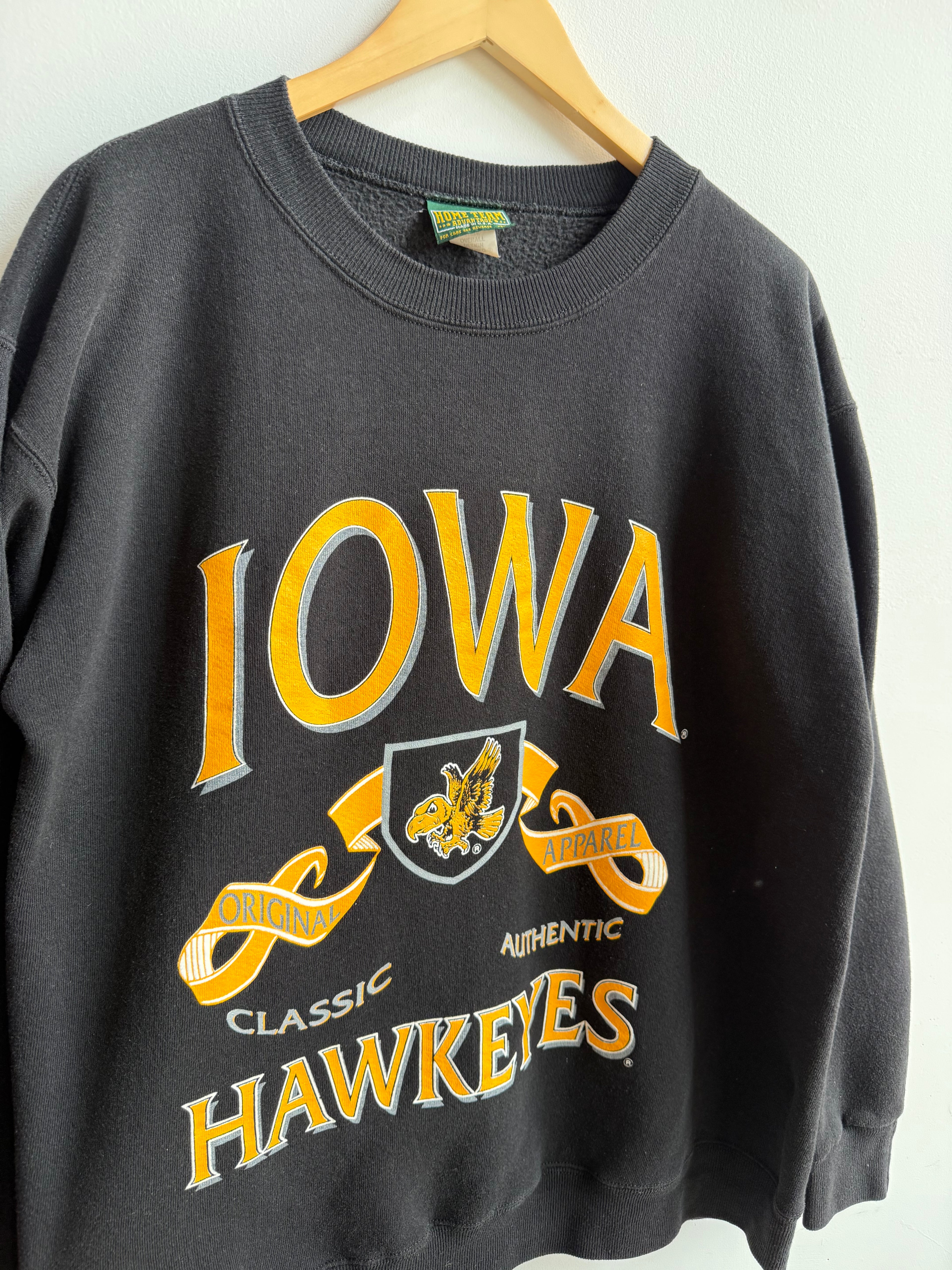 (L) Iowa Hawkeyes Crew