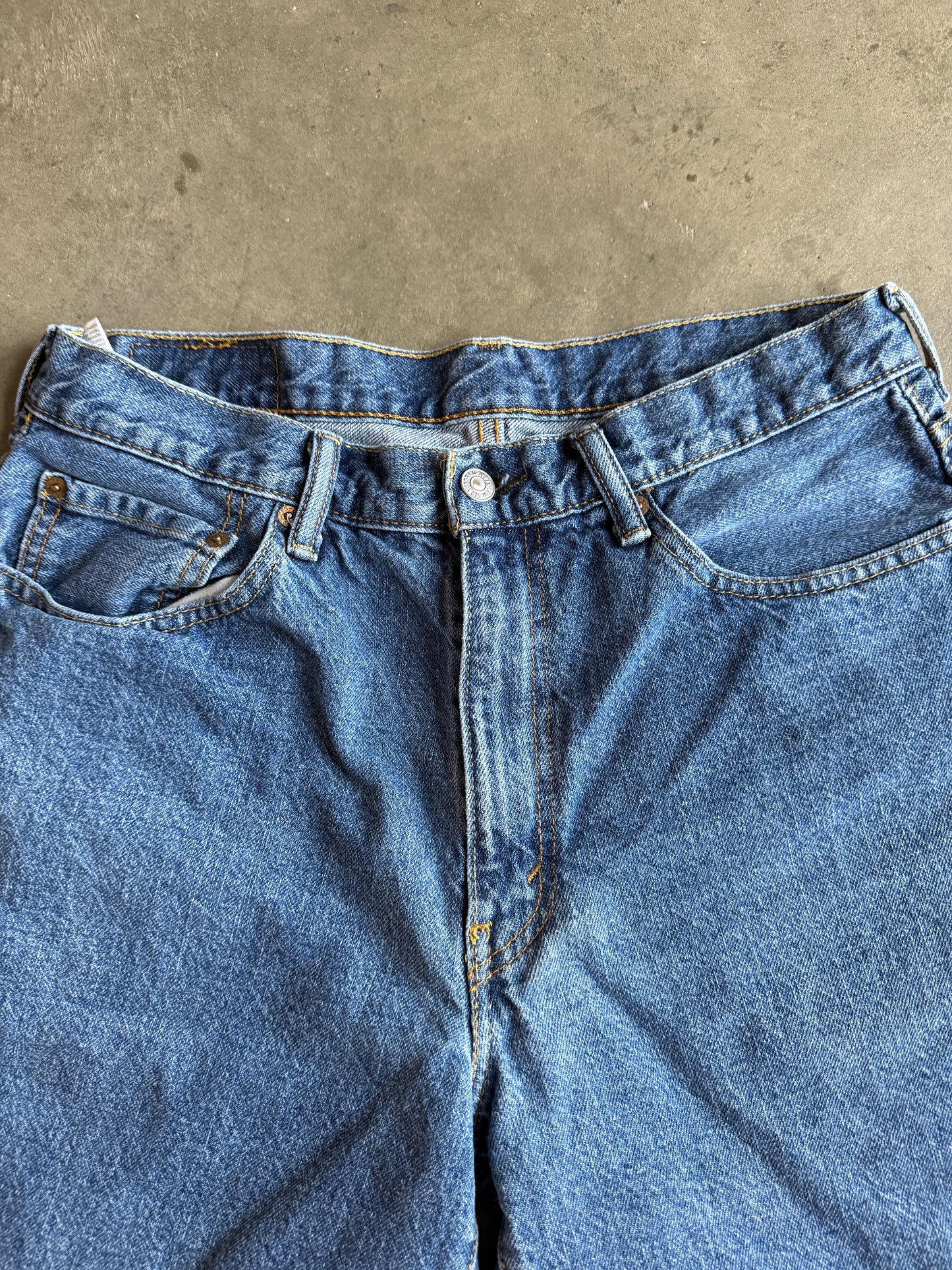 (32) Levi’s Denim Shorts