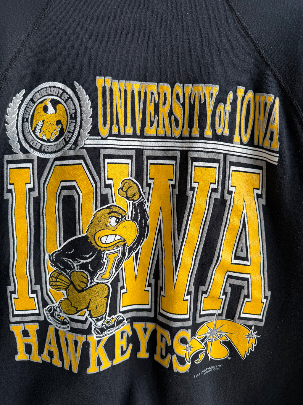 (XL) Iowa Hawkeyes Crew