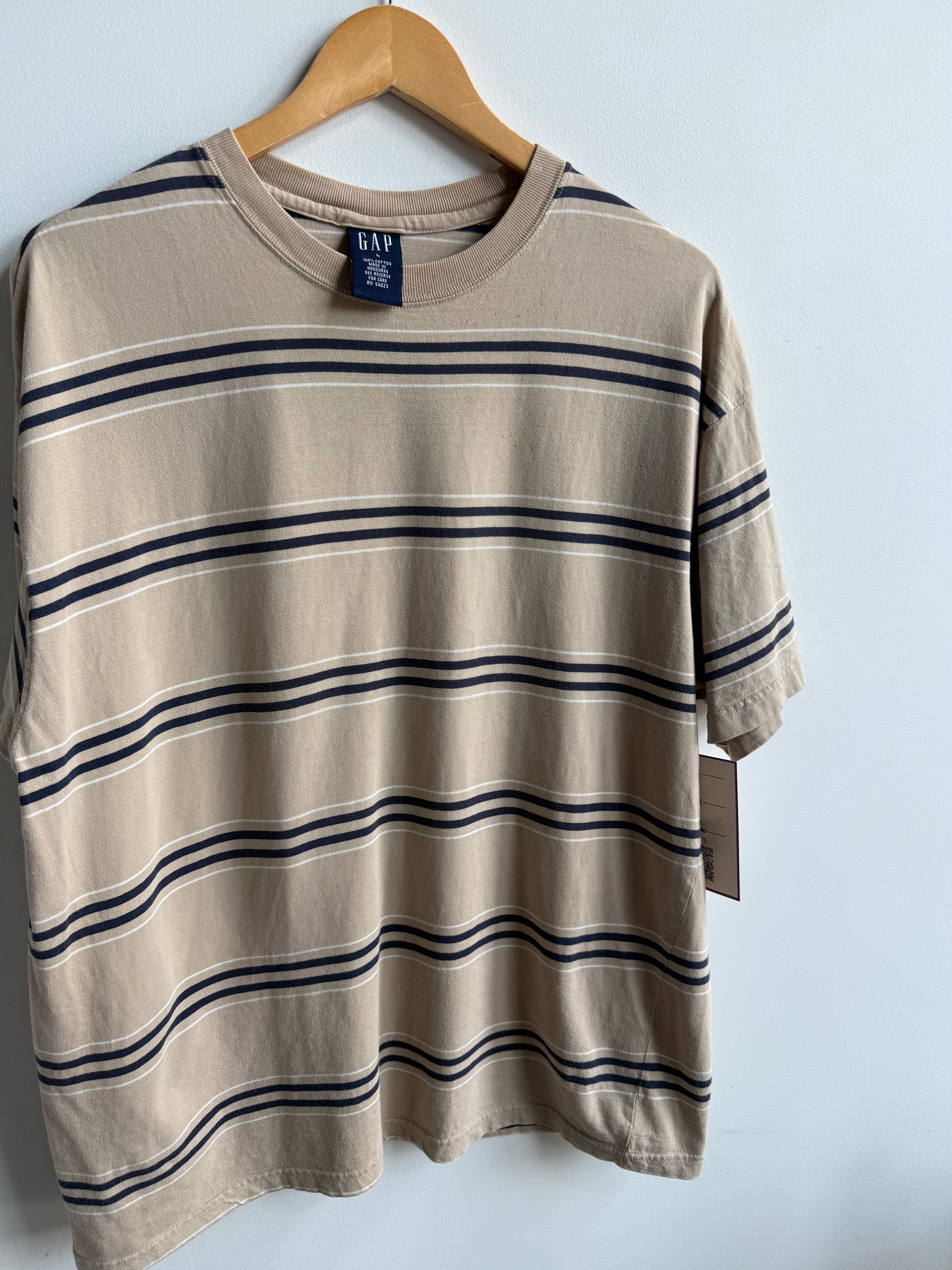 (L) Gap Striped Tee