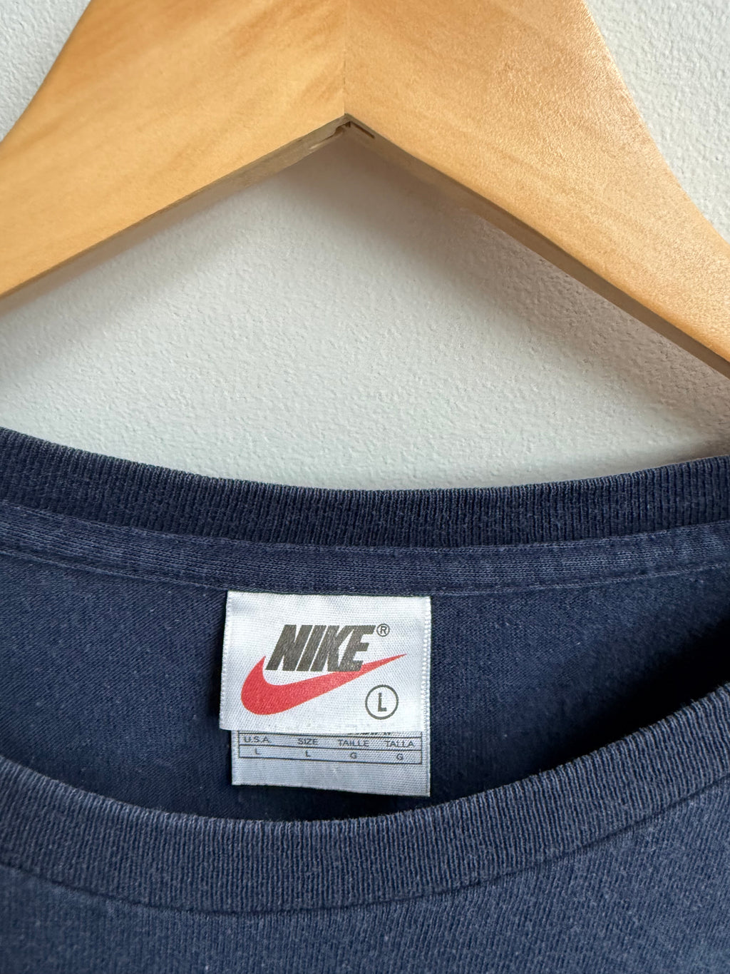 (L) Nike Mini Swoosh Tee