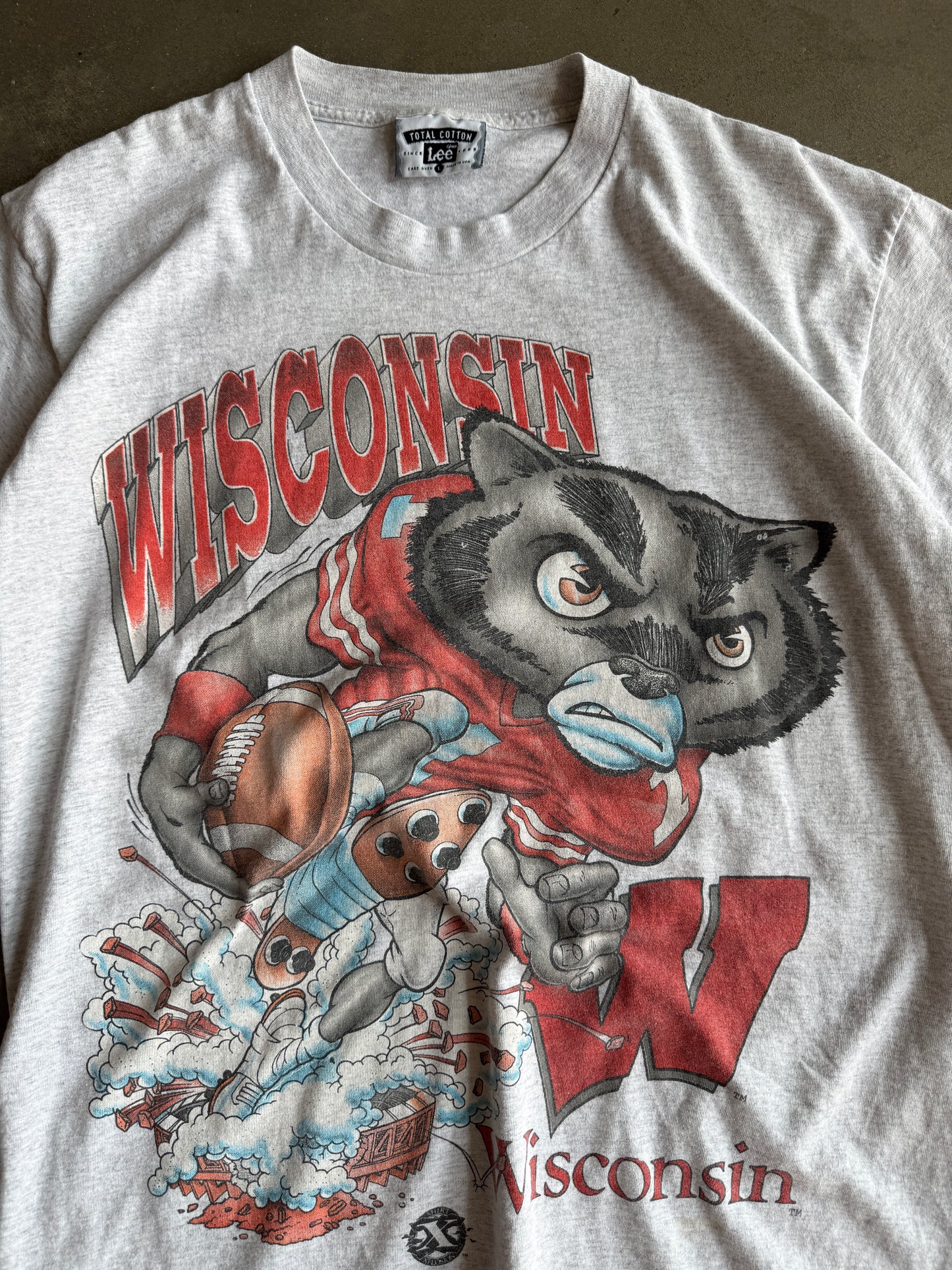 (L) Wisconsin Badgers Tee