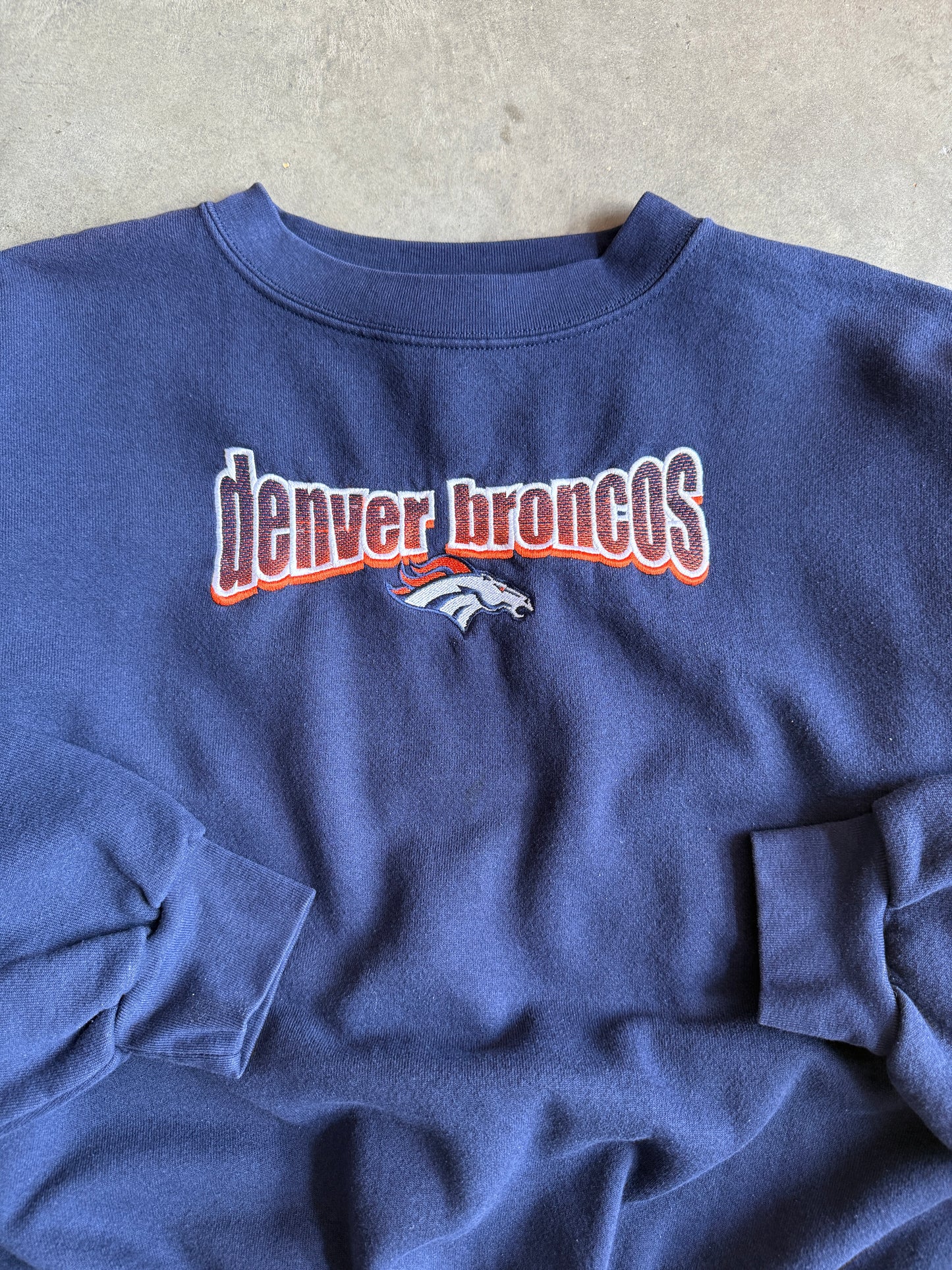 (L) Denver Broncos Logo Athletic Crew