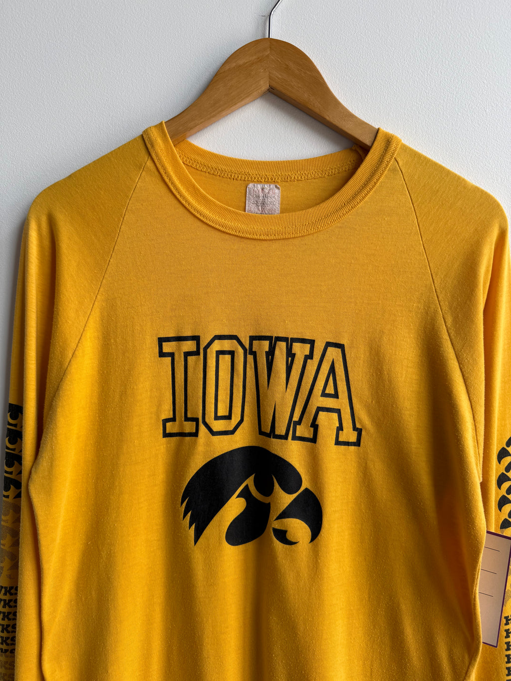 (L) Iowa Hawkeyes Longsleeve Tee