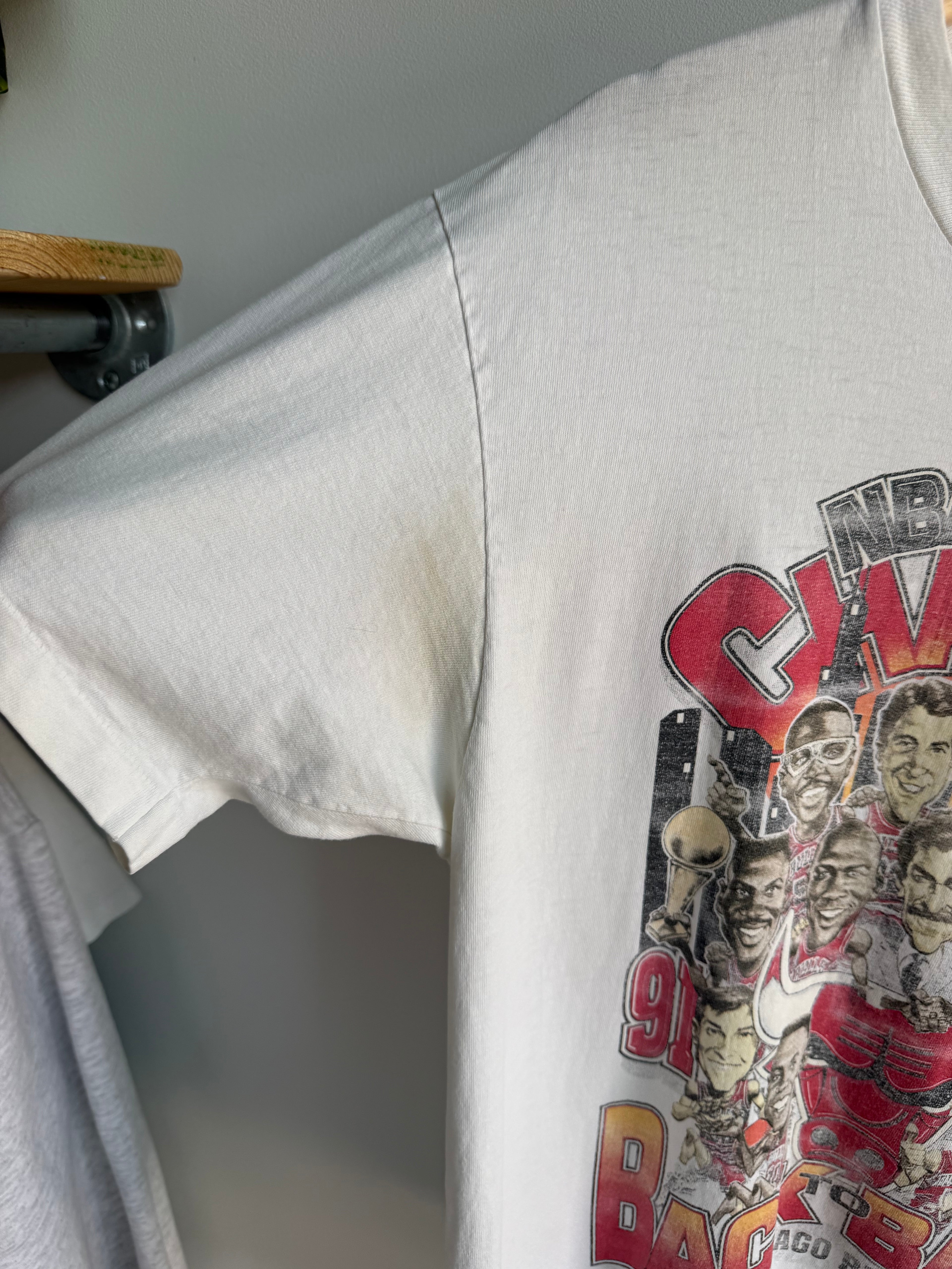 (L) Chicago Bulls Back to Back Tee
