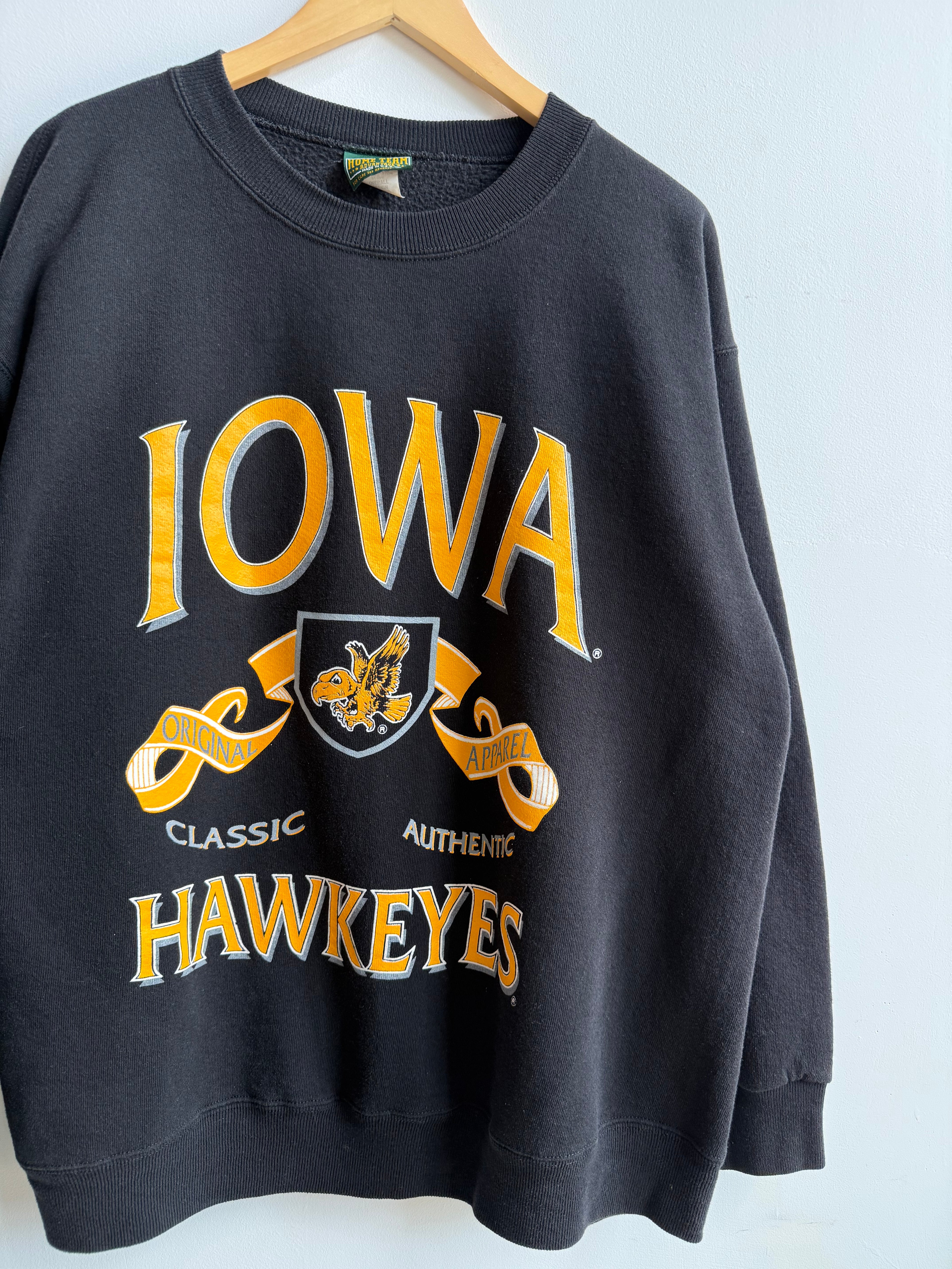 (L) Iowa Hawkeyes Crew