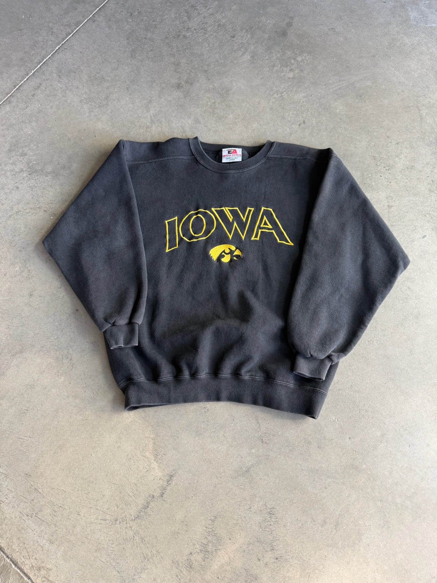 (L) Iowa Hawkeyes Crew