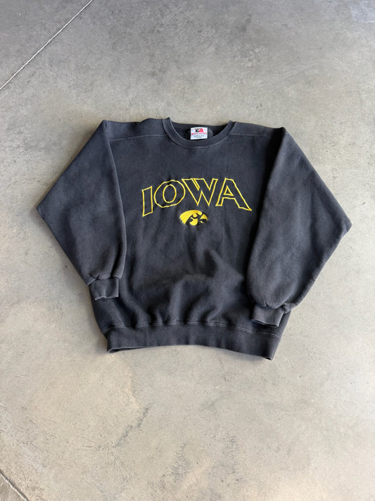 (L) Iowa Hawkeyes Crew