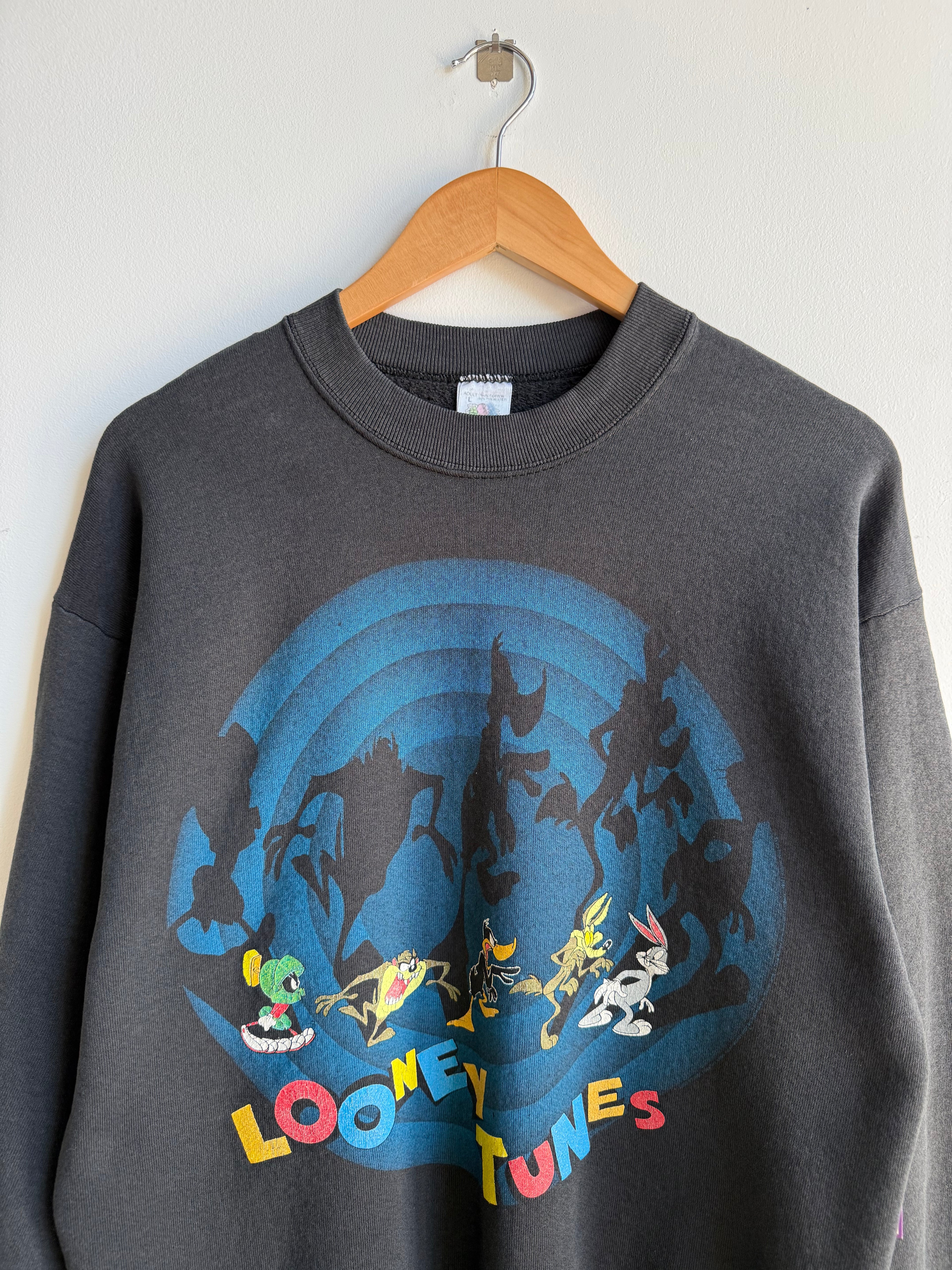 (L) Looney Tunes Crew