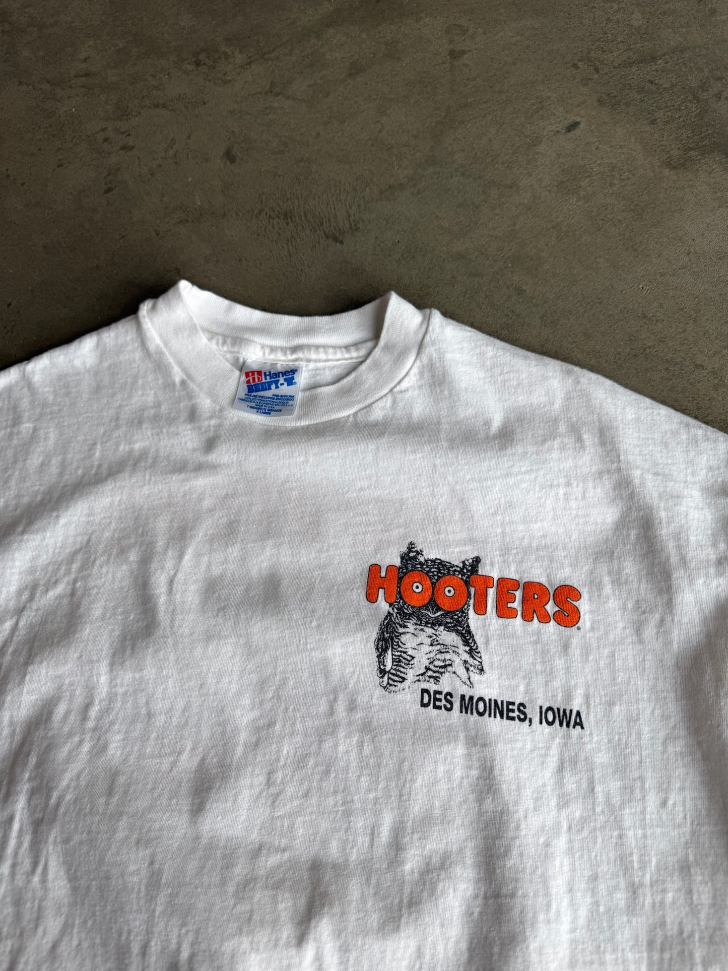 (XL) Hooters Des Moines Tee