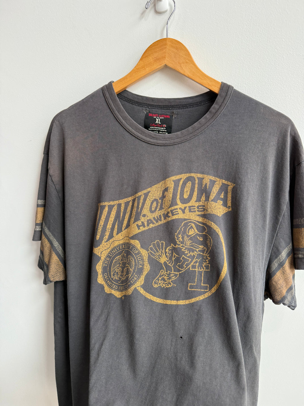 (XL) Iowa Hawkeyes Tailgate Tee