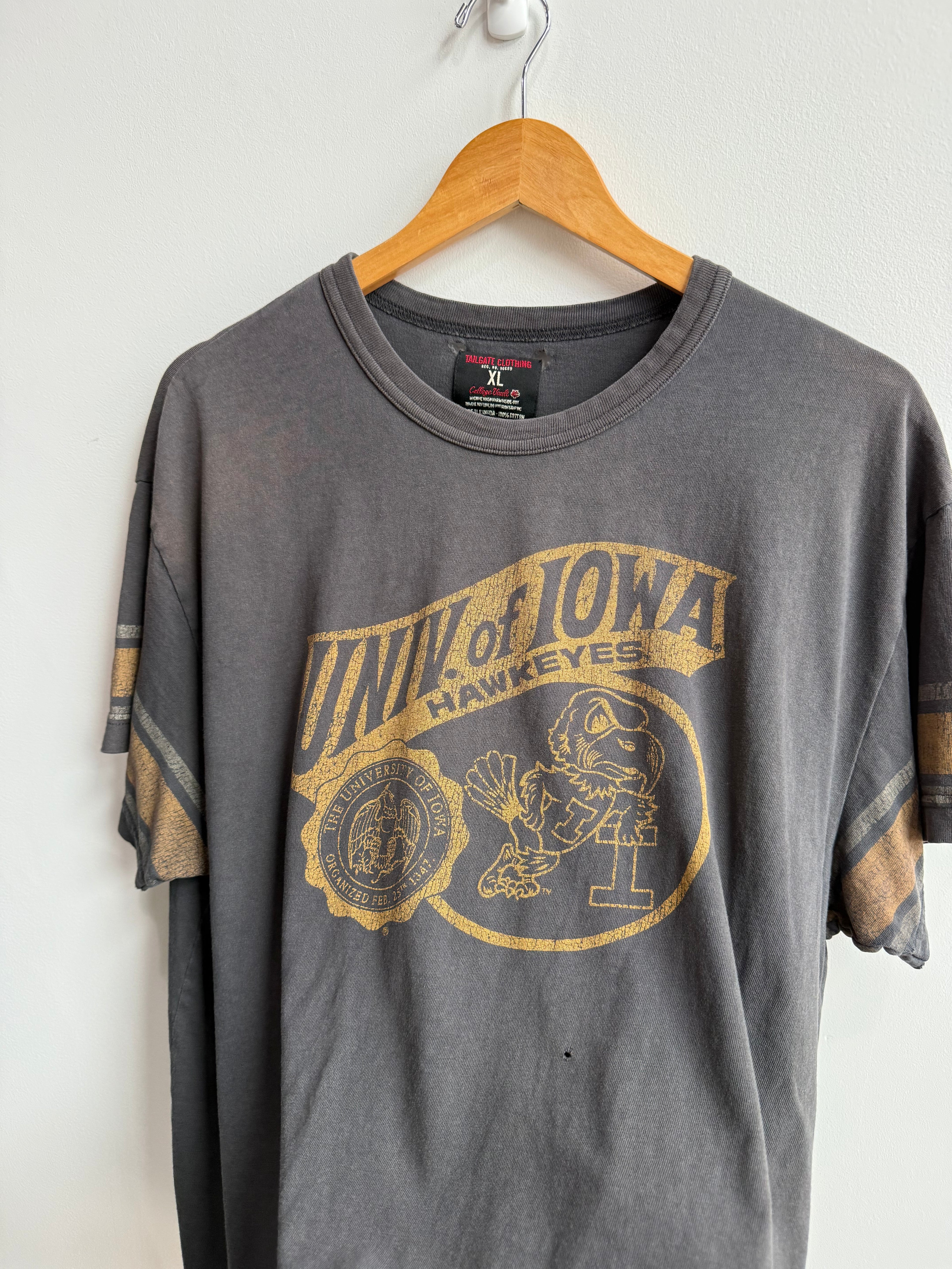 (XL) Iowa Hawkeyes Tailgate Tee