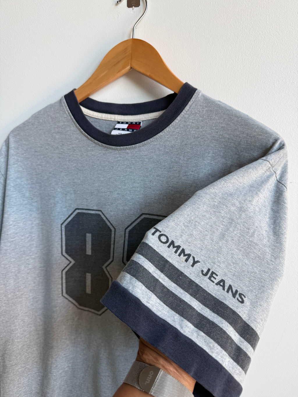 (L) Tommy Hilfiger Tee
