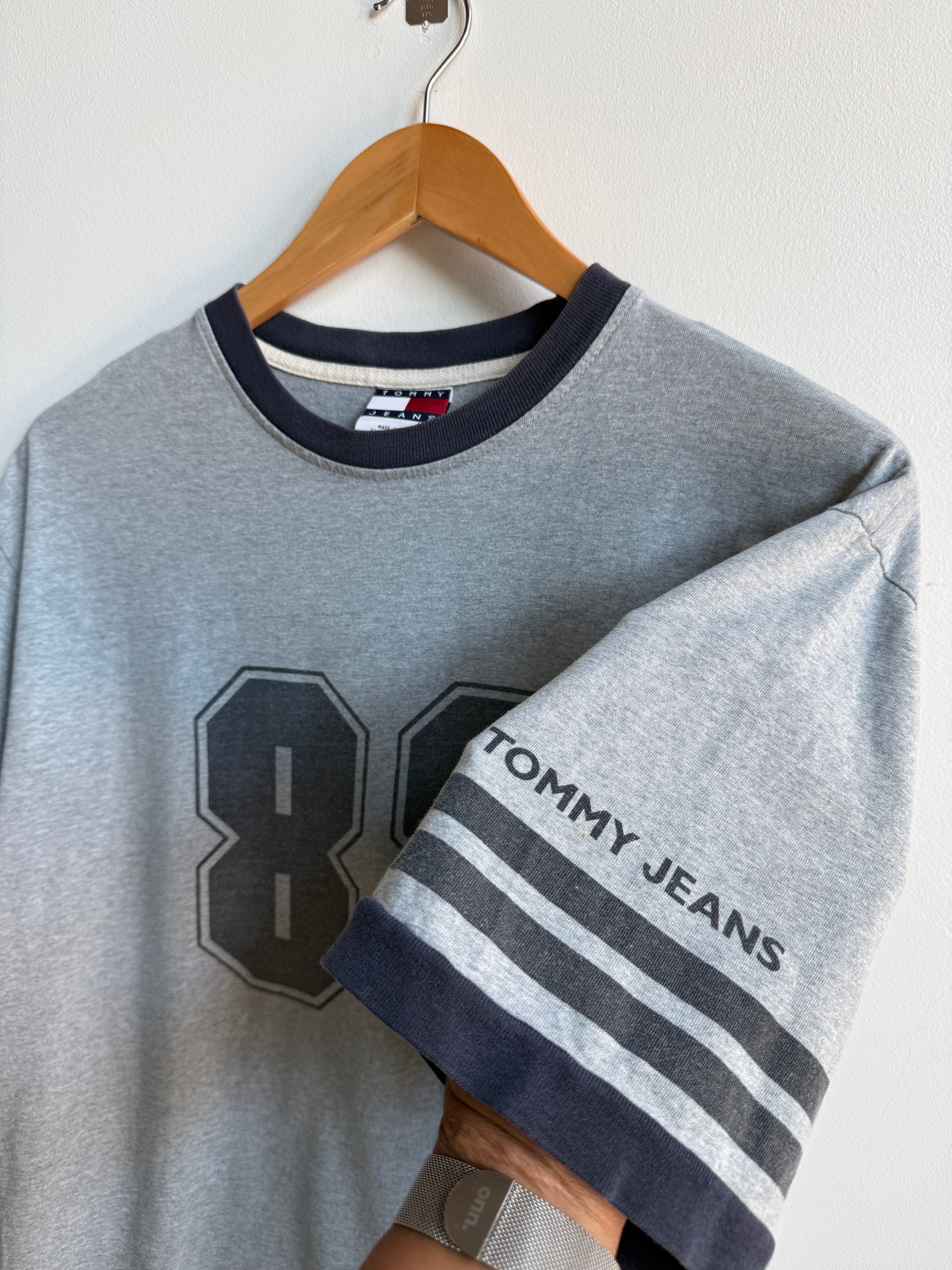 (L) Tommy Hilfiger Tee