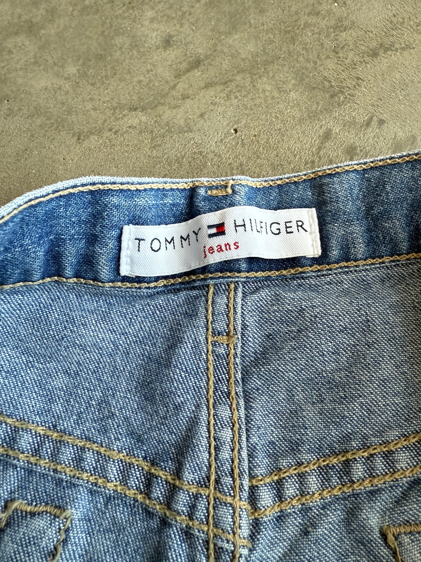 (32) Tommy Jean Shorts
