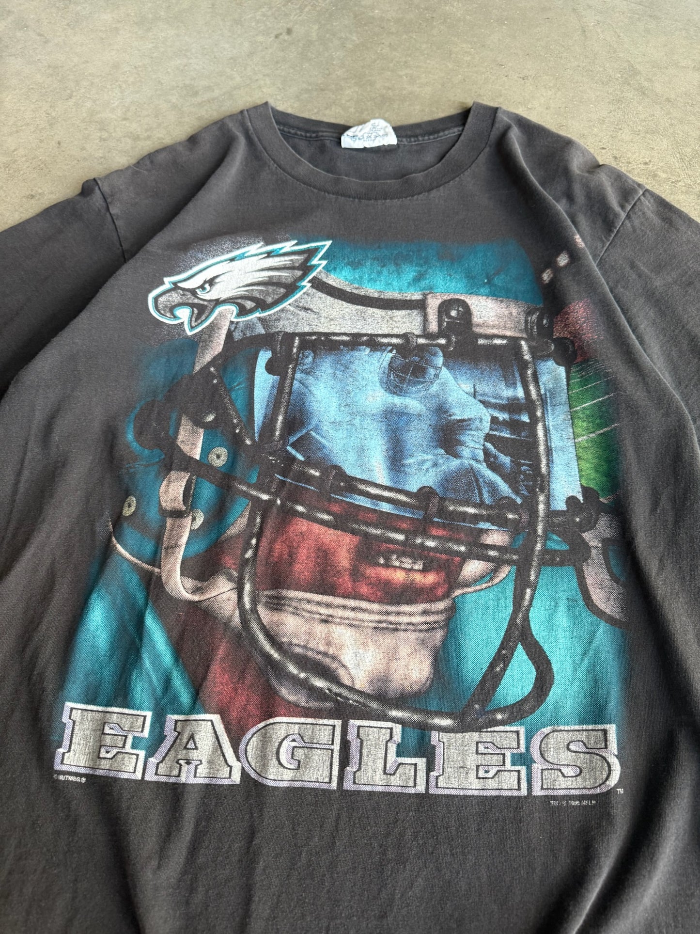 (L) Philadelphia Eagles Helmet Tee