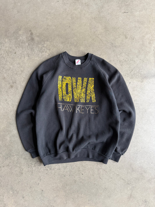 (L) Iowa Hawkeyes Crew