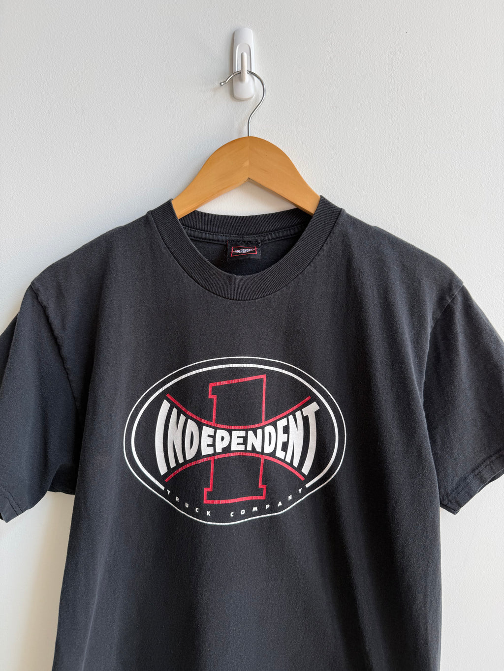 (M) Independent Trucks Tee