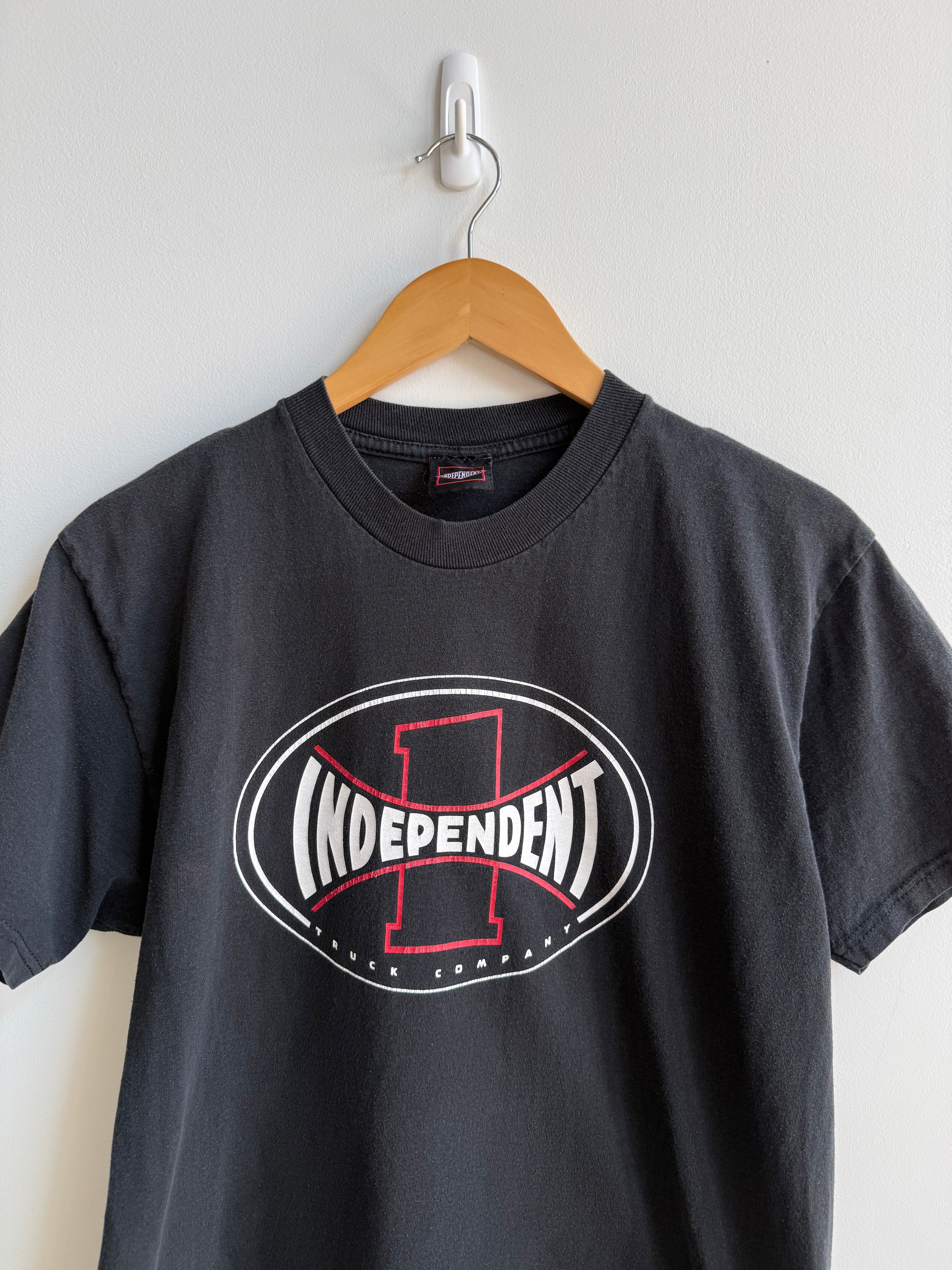 (M) Independent Trucks Tee