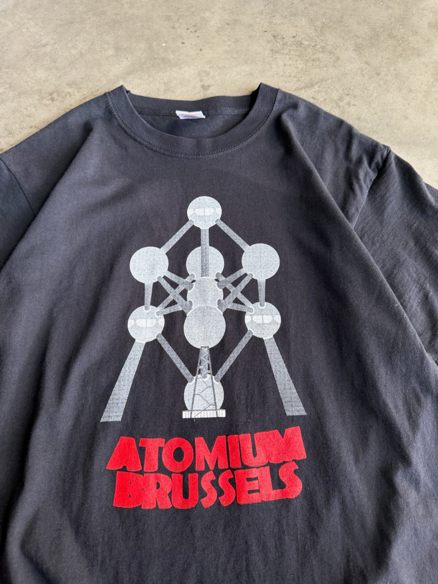 (L) Atomium Brussels Tee