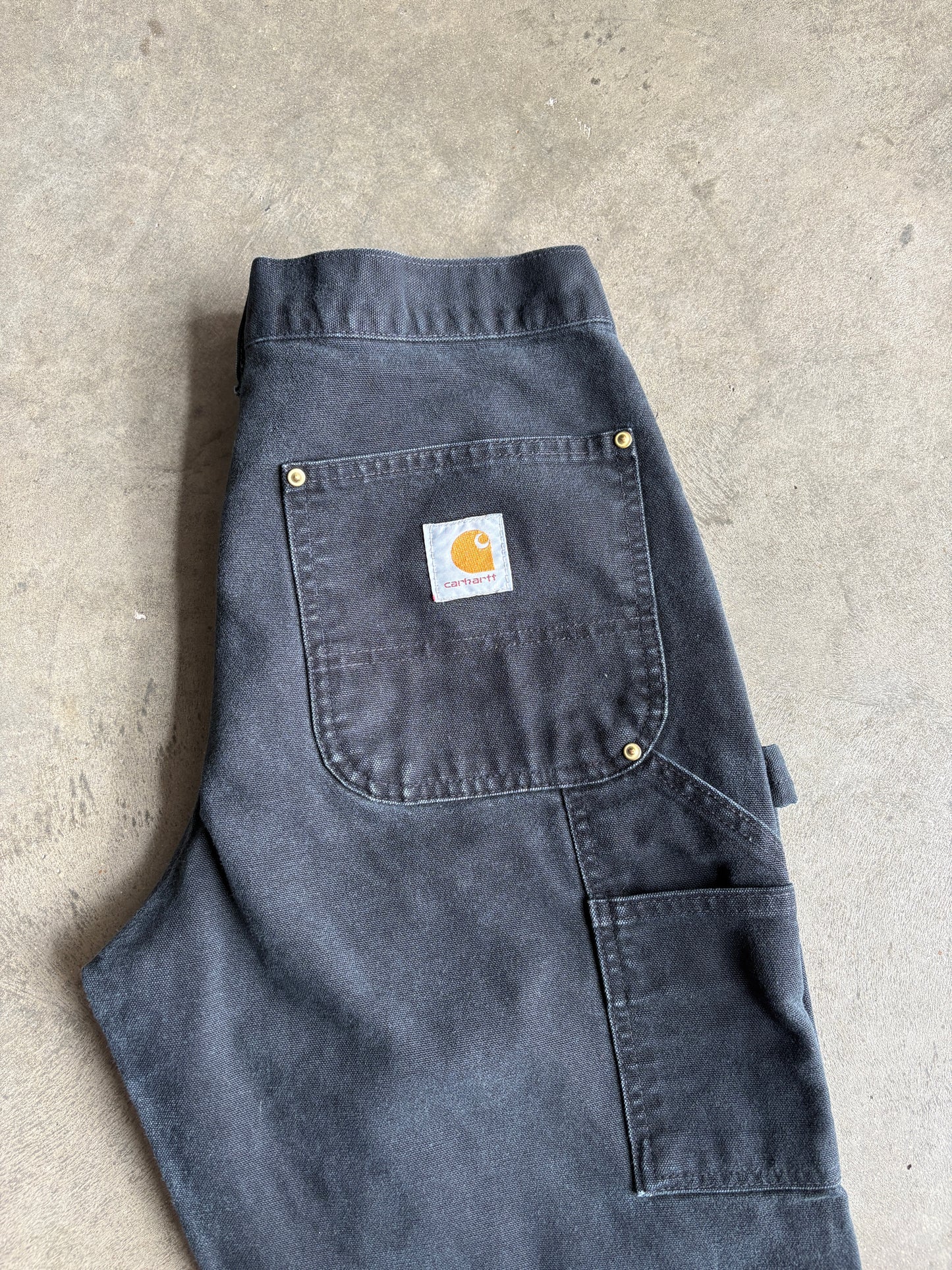 (29) Carhartt Double Knee Carpenter Pant
