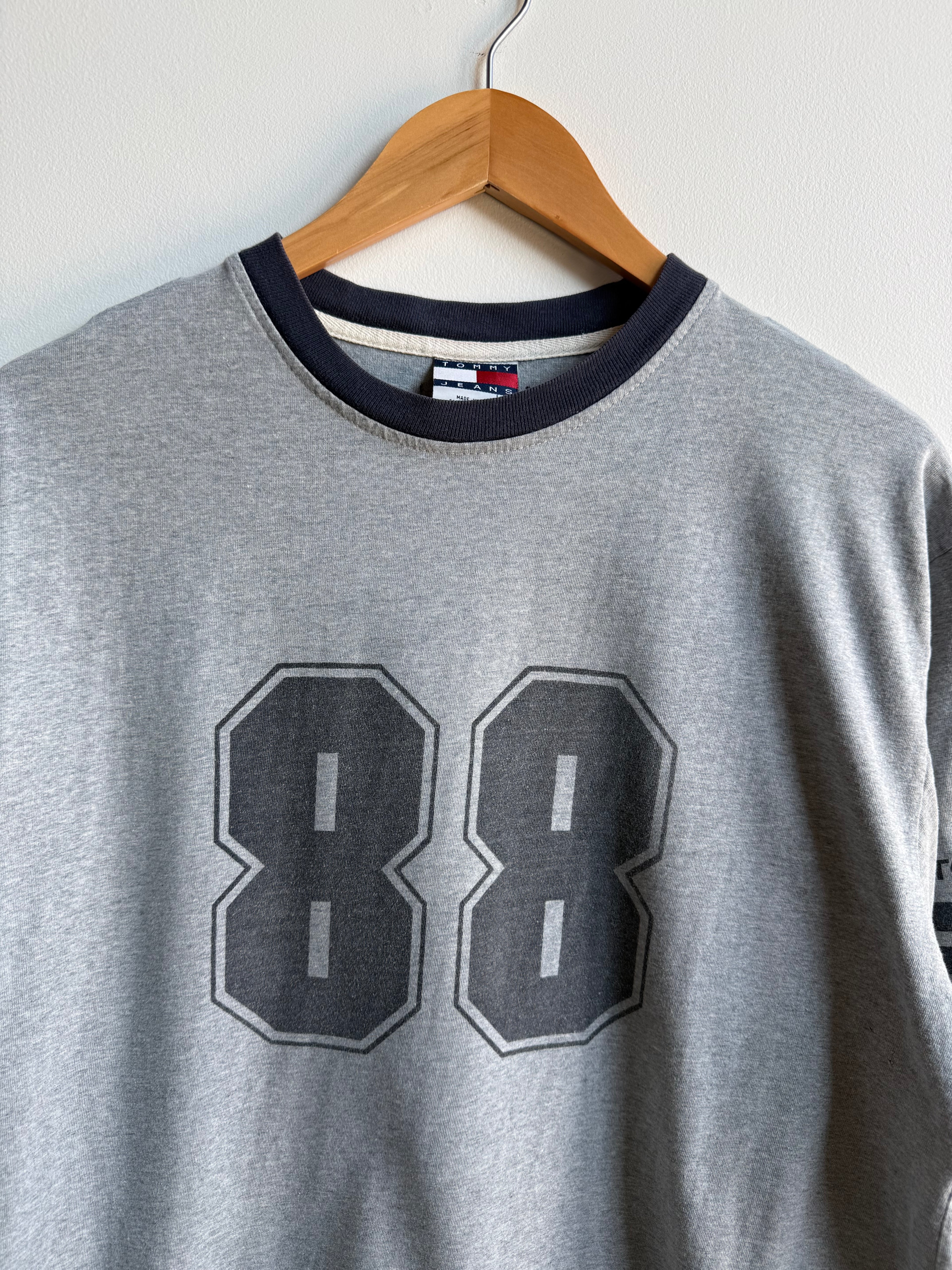 (L) Tommy Hilfiger Tee
