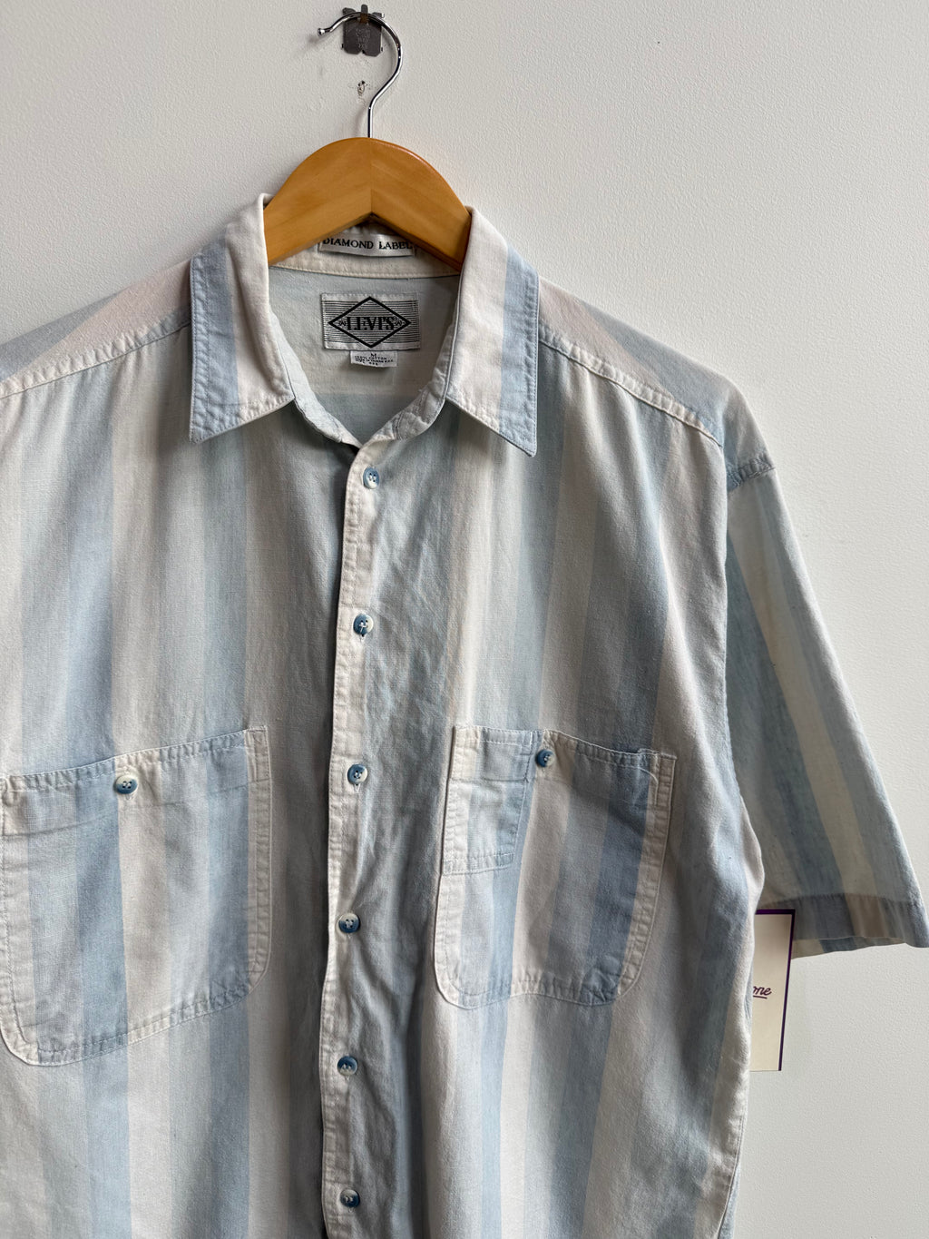 (L) Levis Button Up Shirt