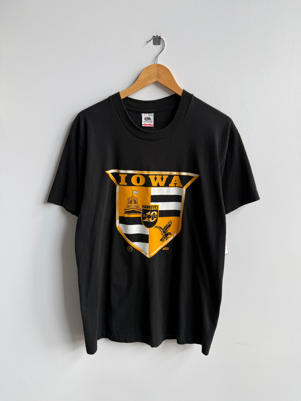 (L) Iowa Hawkeyes Crest Tee