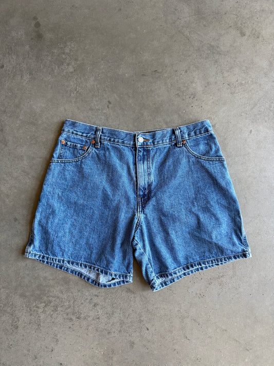 (32) Levi’s Jean Shorts