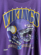 (XL) Minnesota Vikings Helmet Tee
