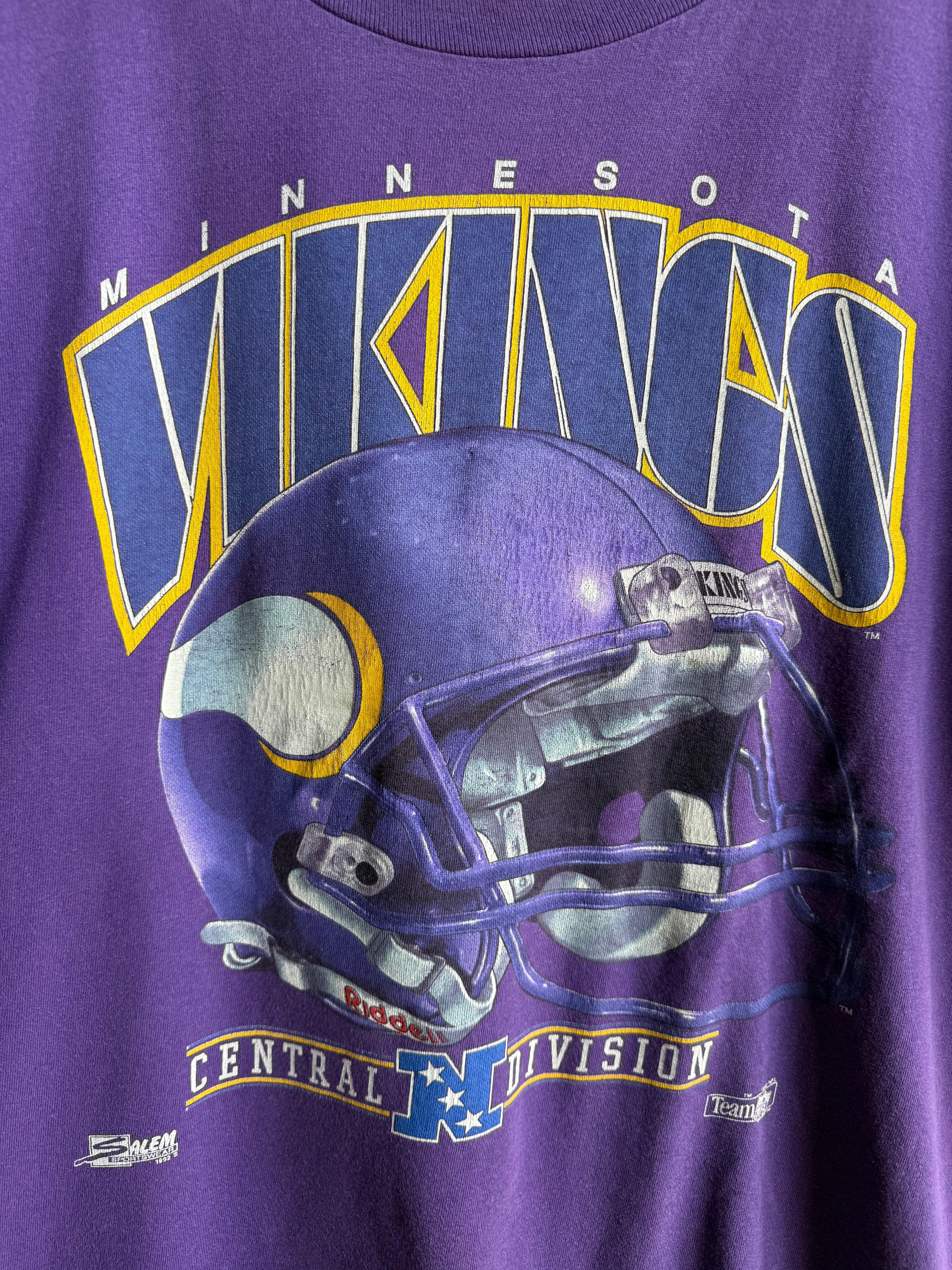 (XL) Minnesota Vikings Helmet Tee