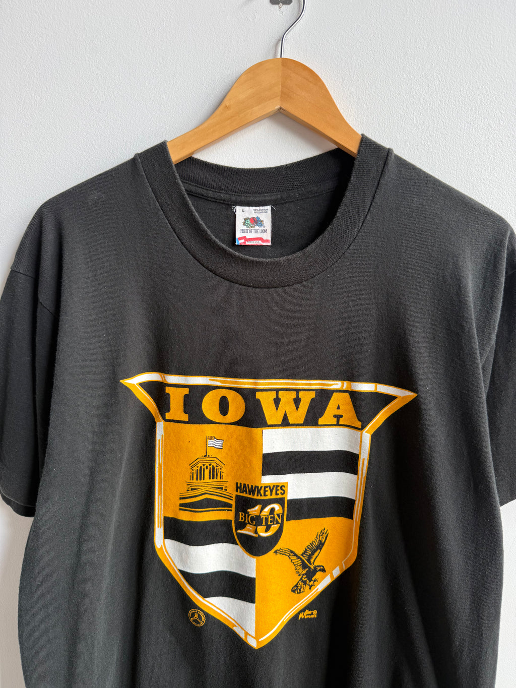 (L) Iowa Hawkeyes Crest Tee