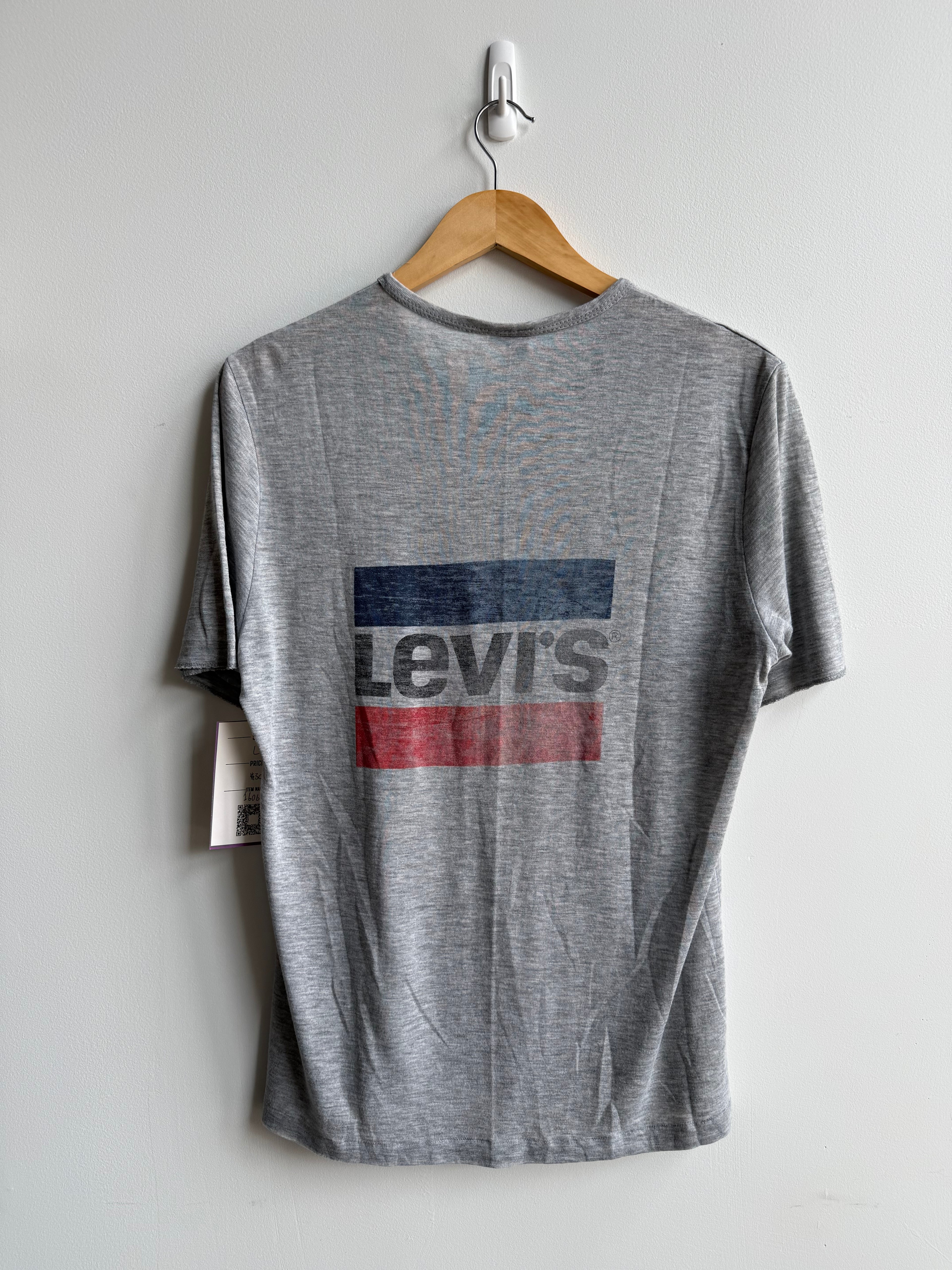 (L) Levi’s USA Tee