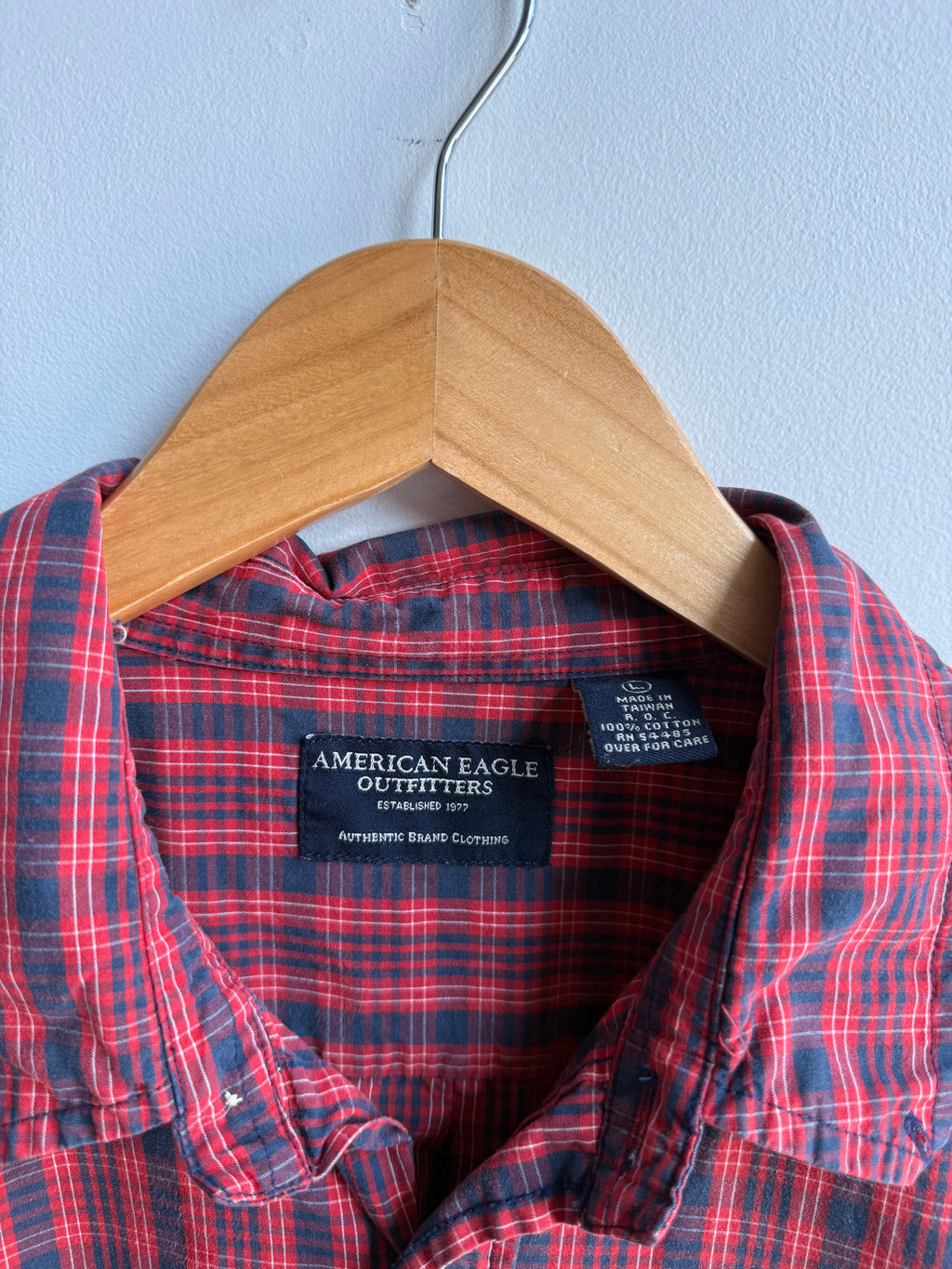 (L) American Eagle Button Up Shirt