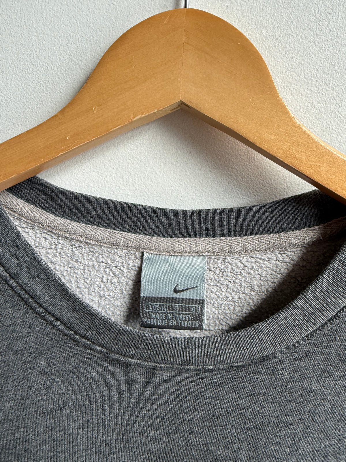 (S) Nike Athletics Crew