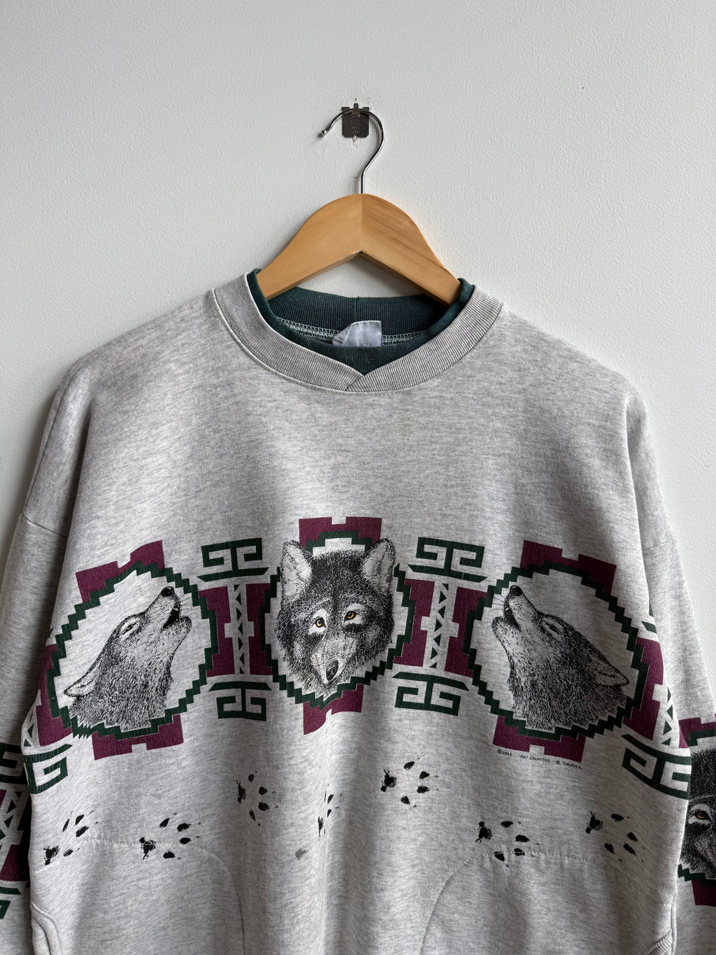 (L) Art Unlimited Wolf Print Crew