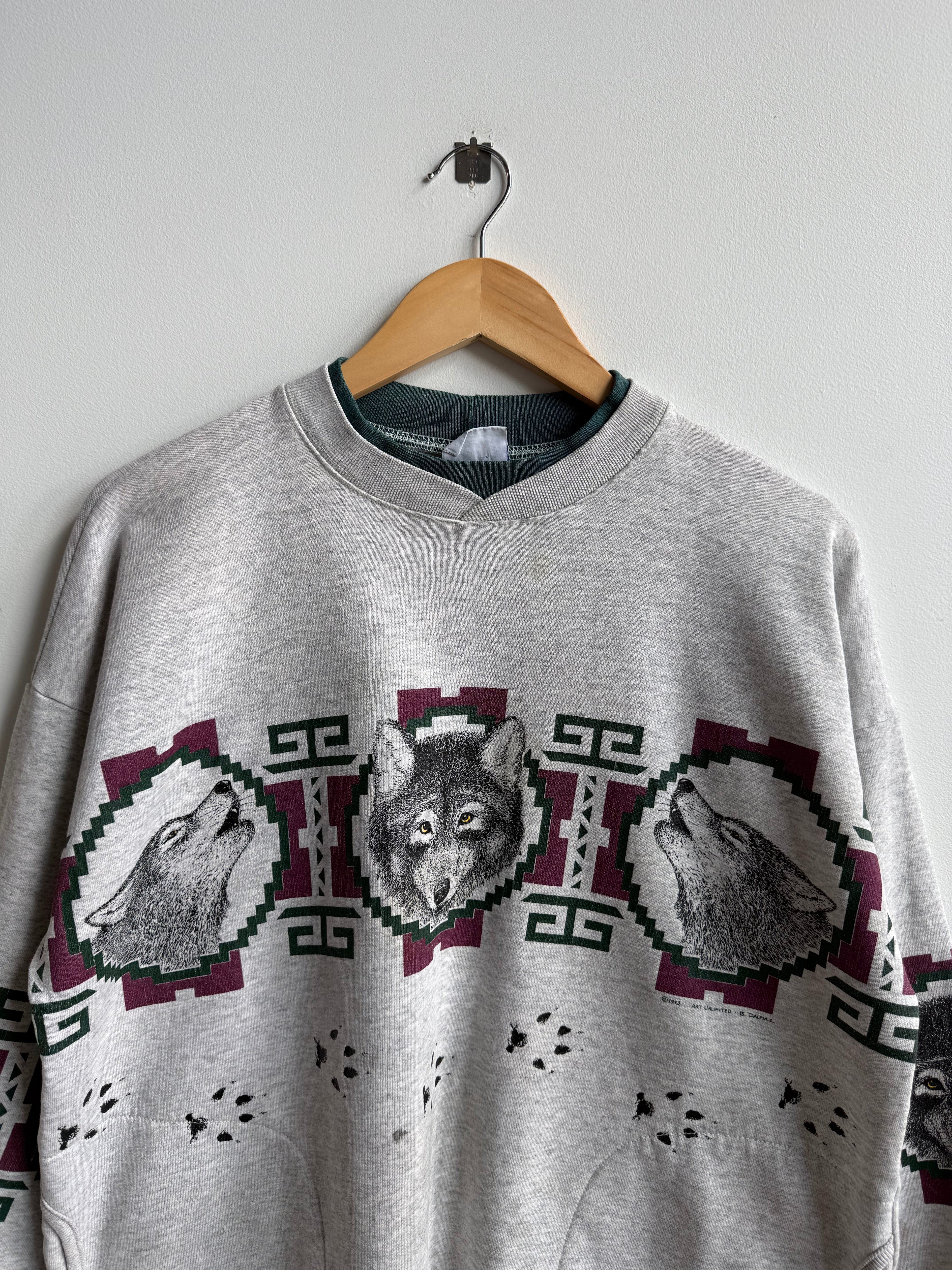 (L) Art Unlimited Wolf Print Crew