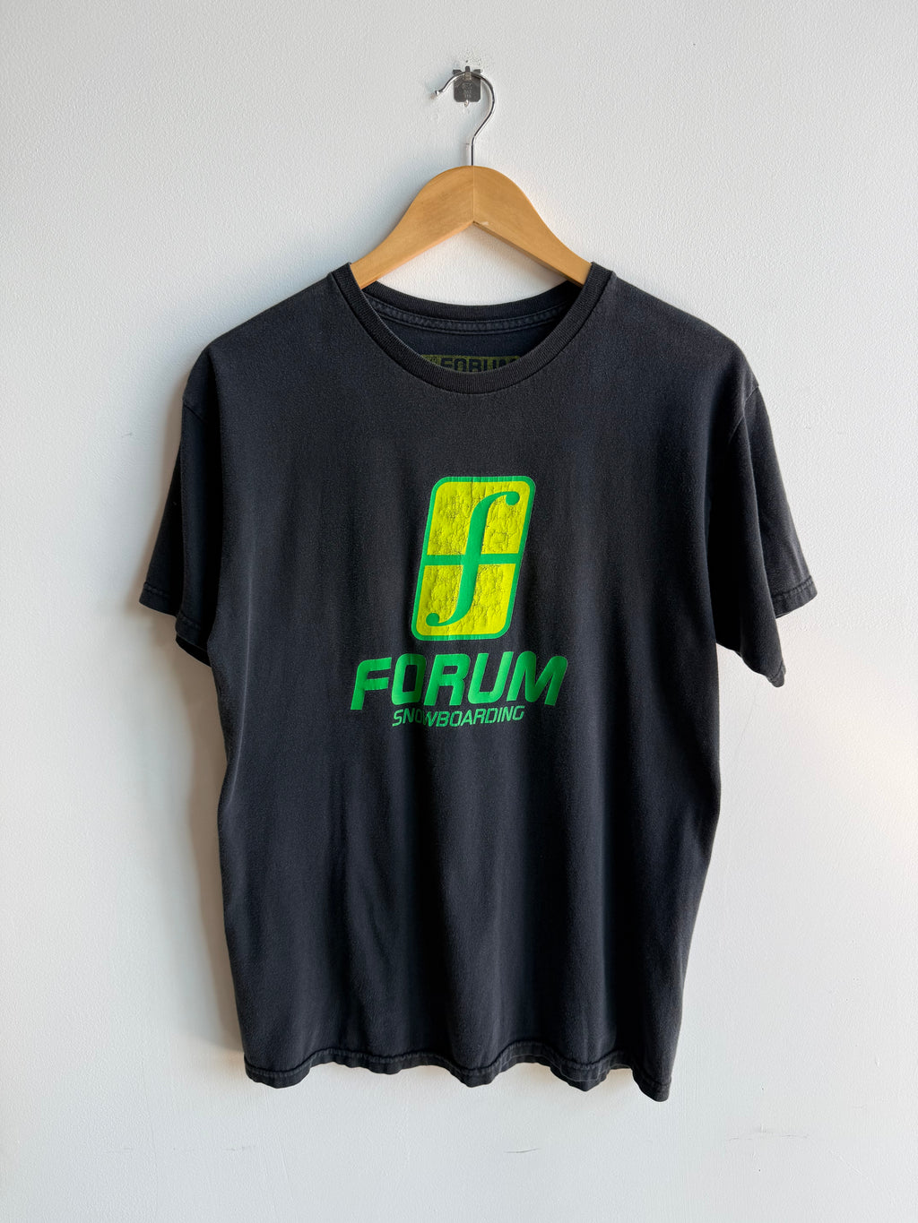 (M) Forum Snowboarding Tee