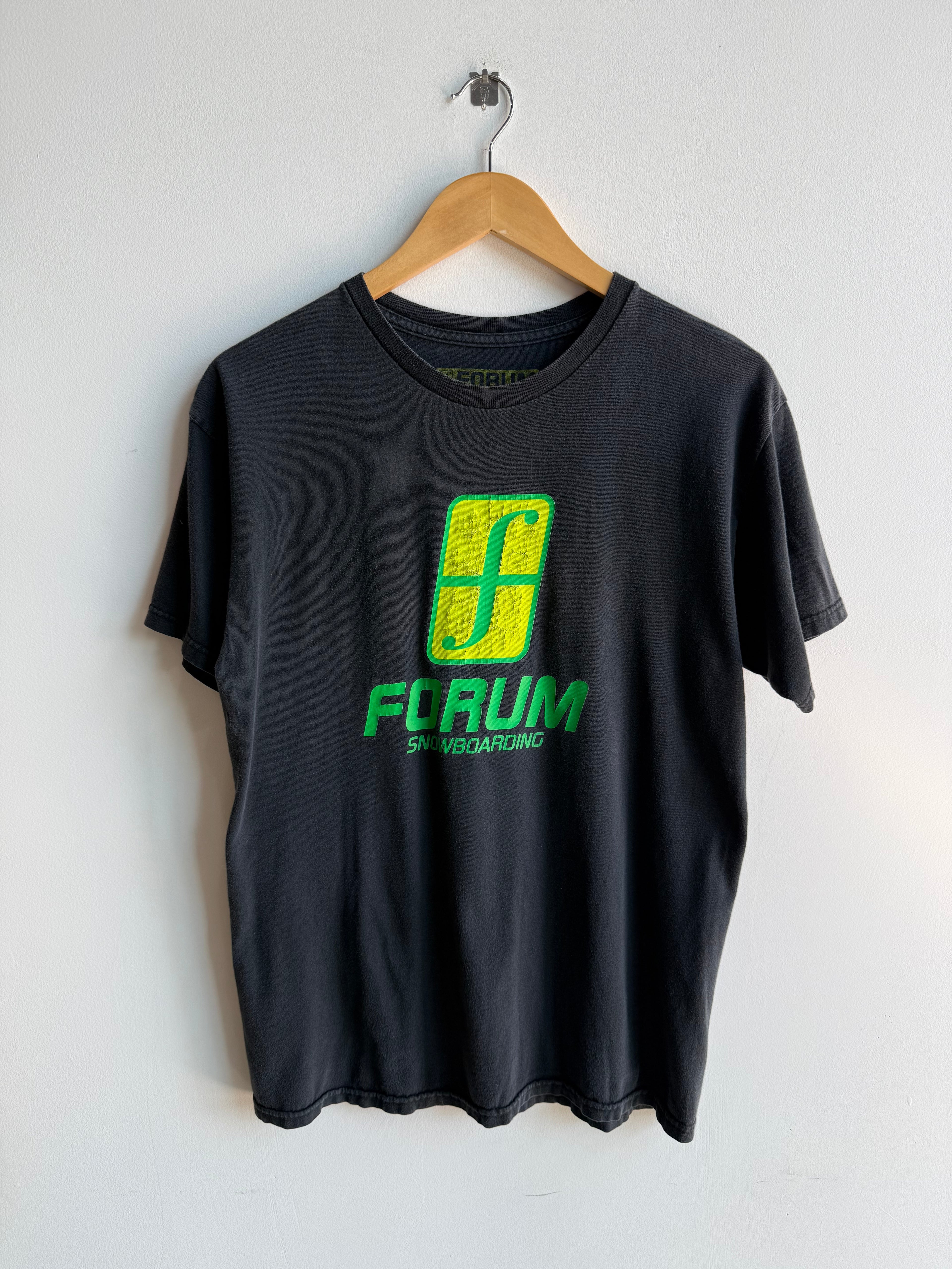 (M) Forum Snowboarding Tee