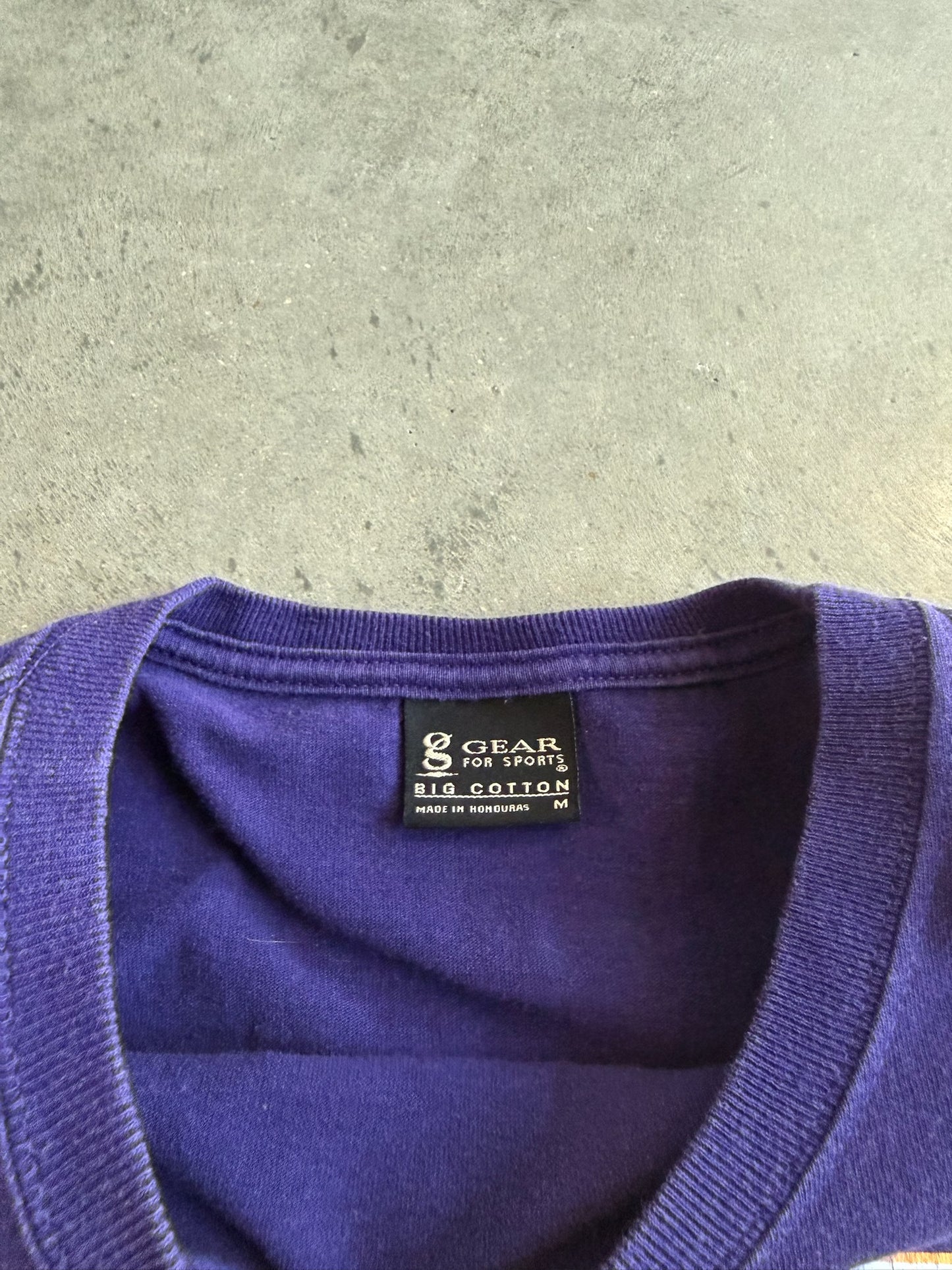 (L) UNI Basketball Tee