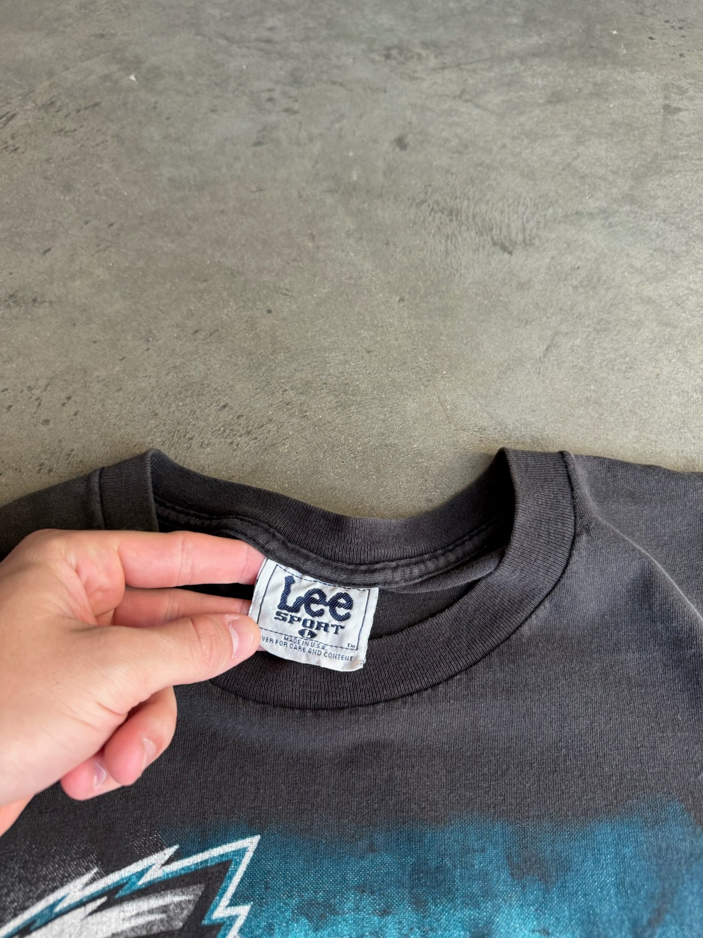 (L) Philadelphia Eagles Helmet Tee