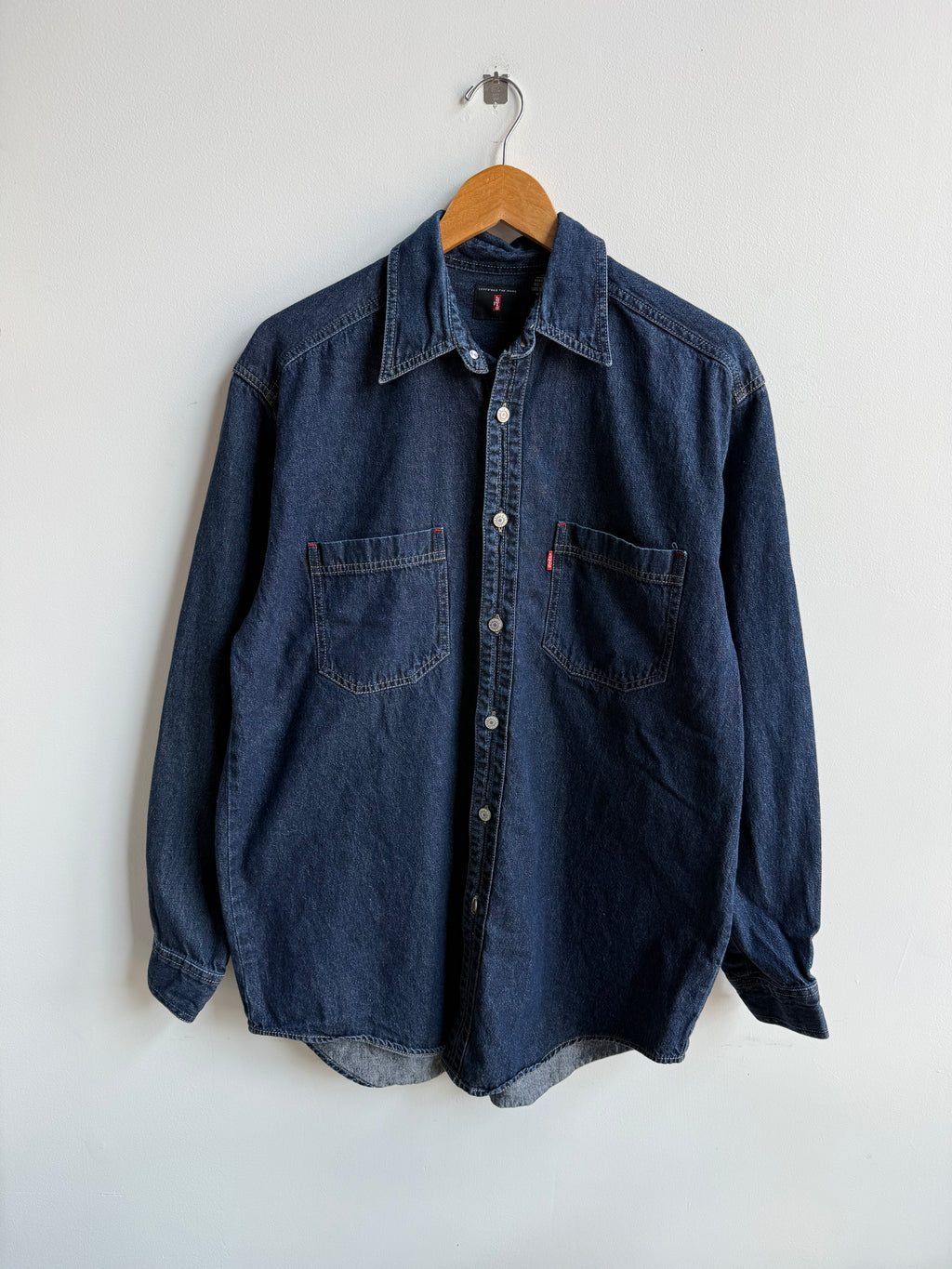 (M) Levi’s Denim Shirt