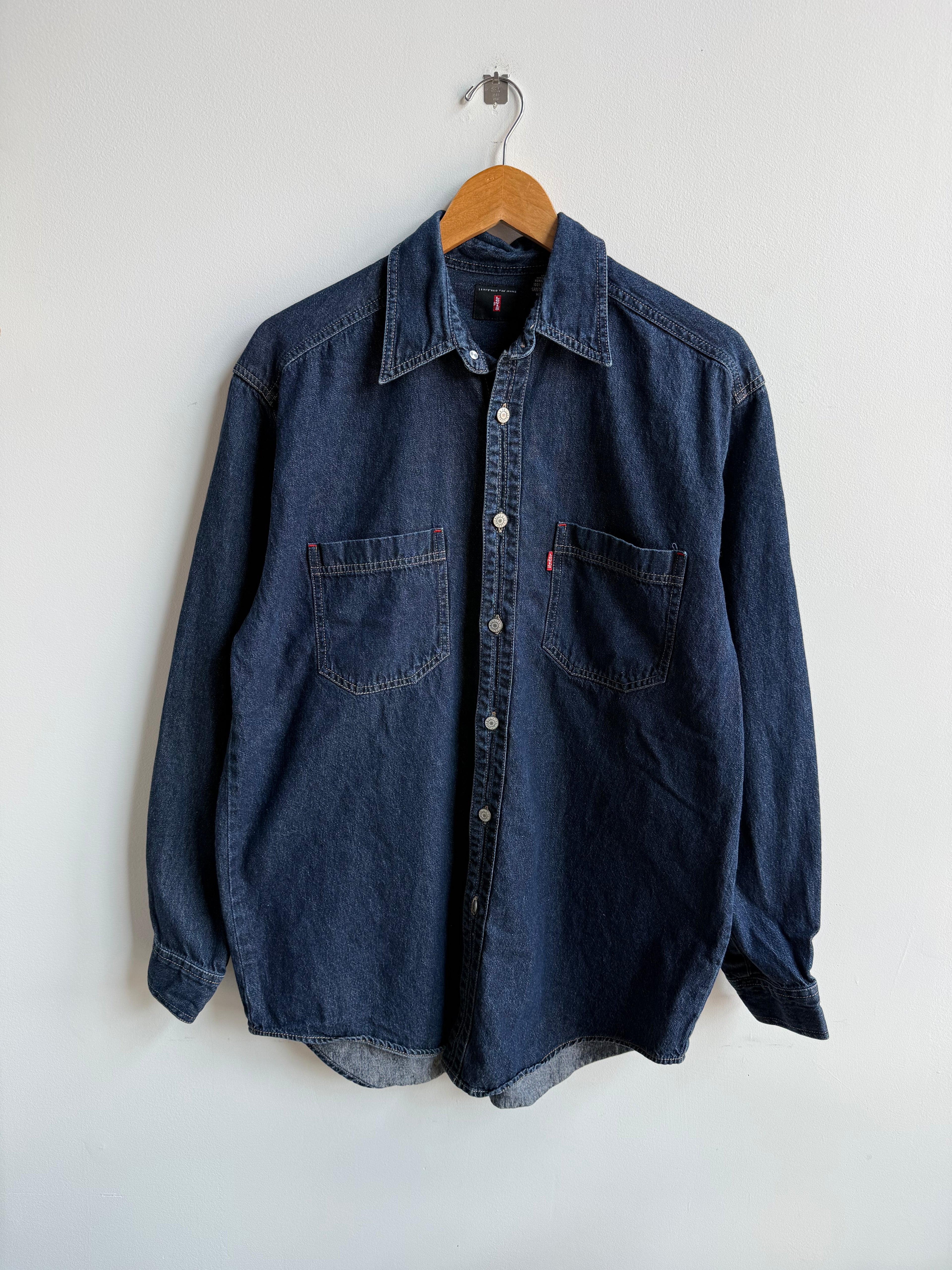 (M) Levi’s Denim Shirt