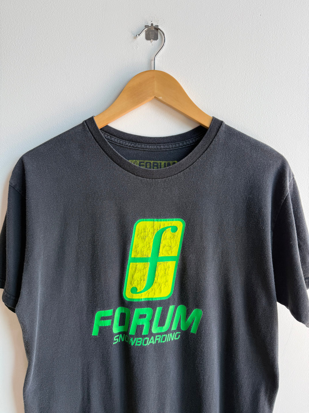 (M) Forum Snowboarding Tee