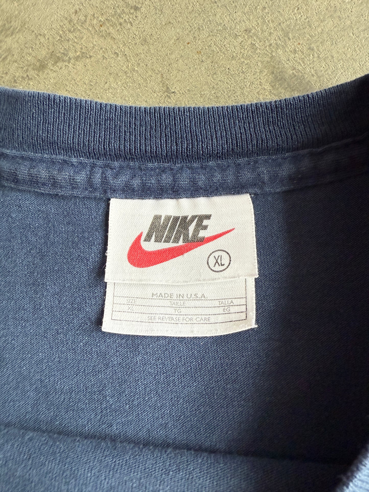 (M) Nike Circle Logo Tee