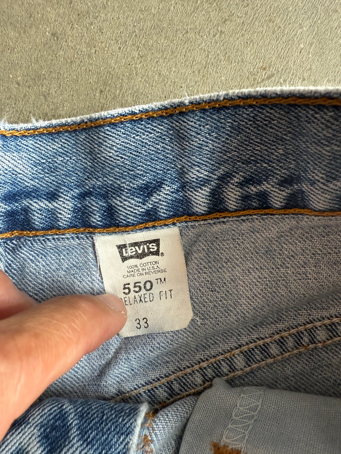 (30) Levi’s 550 Shorts